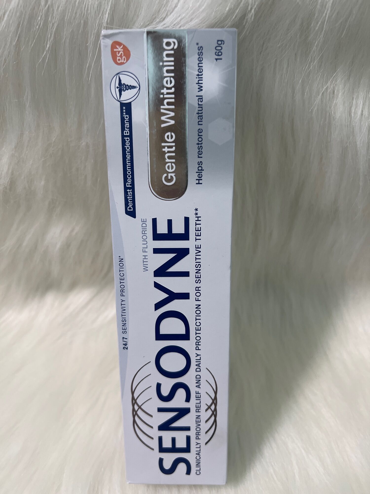 Kem đánh răng Sensodyne Gentle Whitening 160G