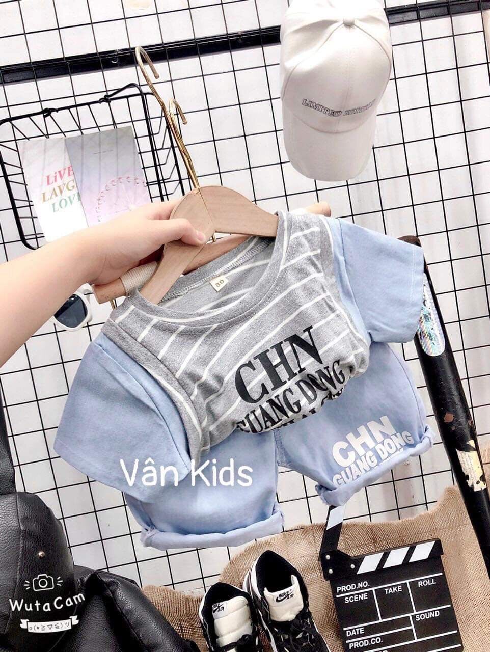Set áo kẻ CHN phối quần jean cho bé trai