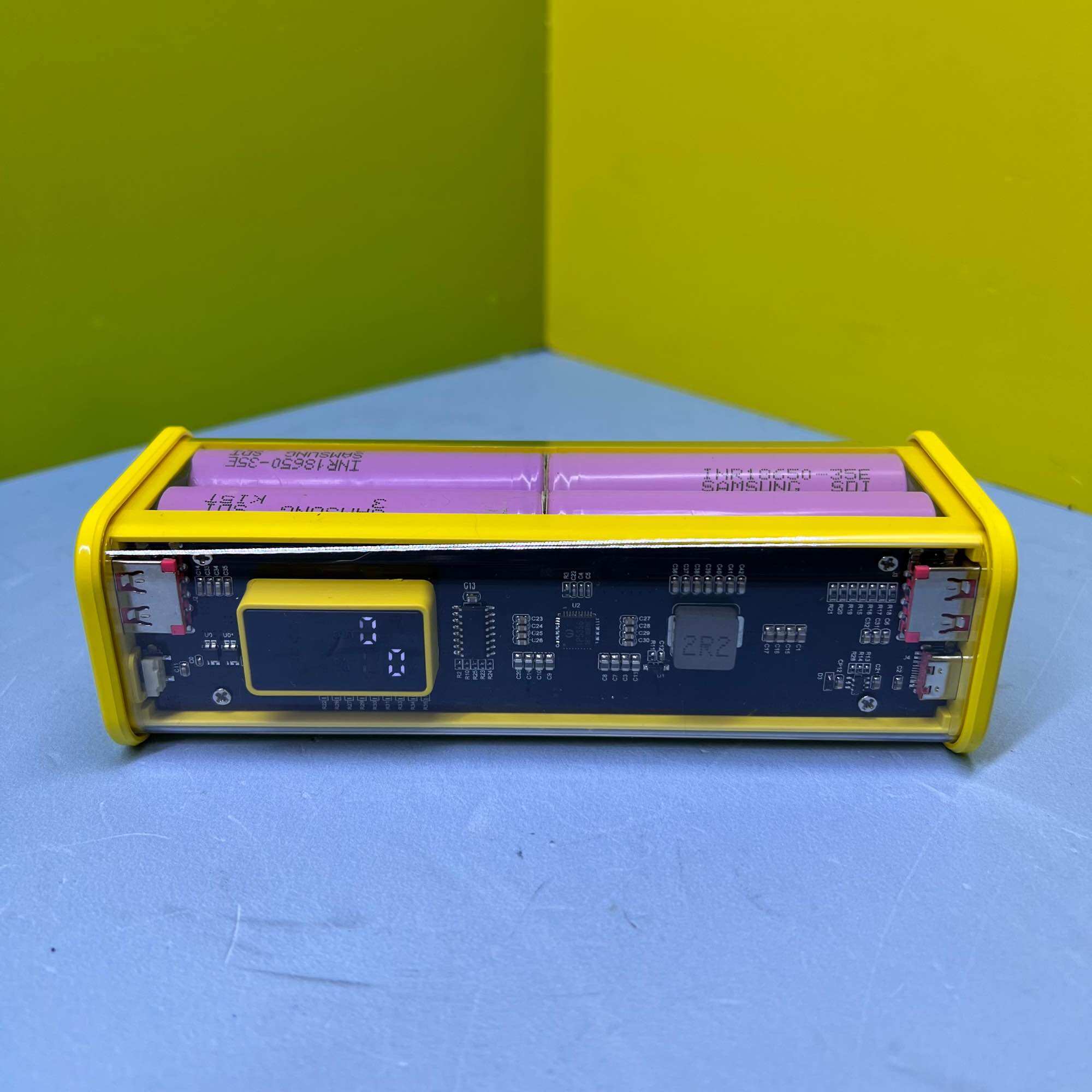 Box sạc dự phòng 8cell 18650 ( thấy cell )
