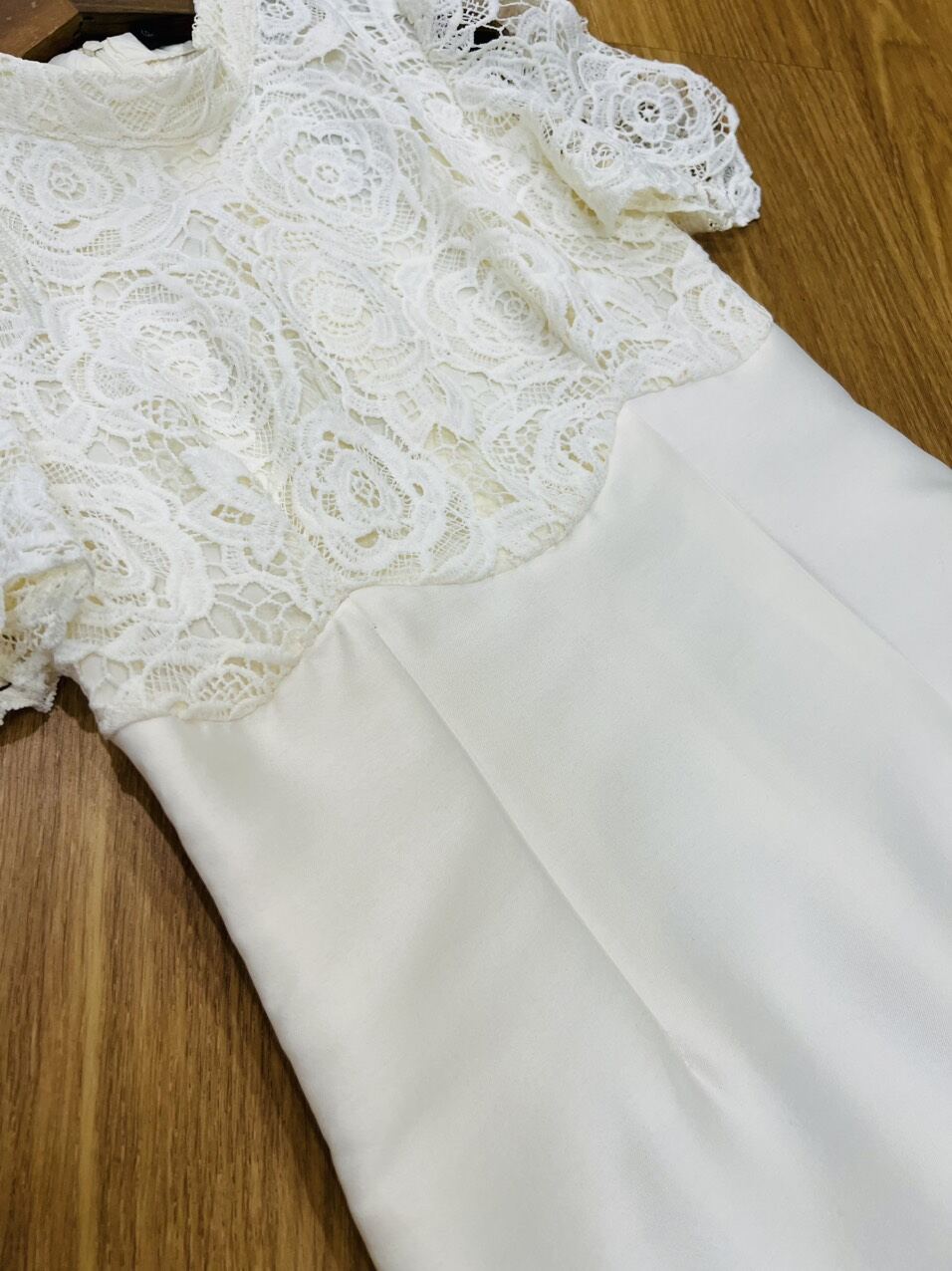 Đầm midi Topshop trắng phối ren