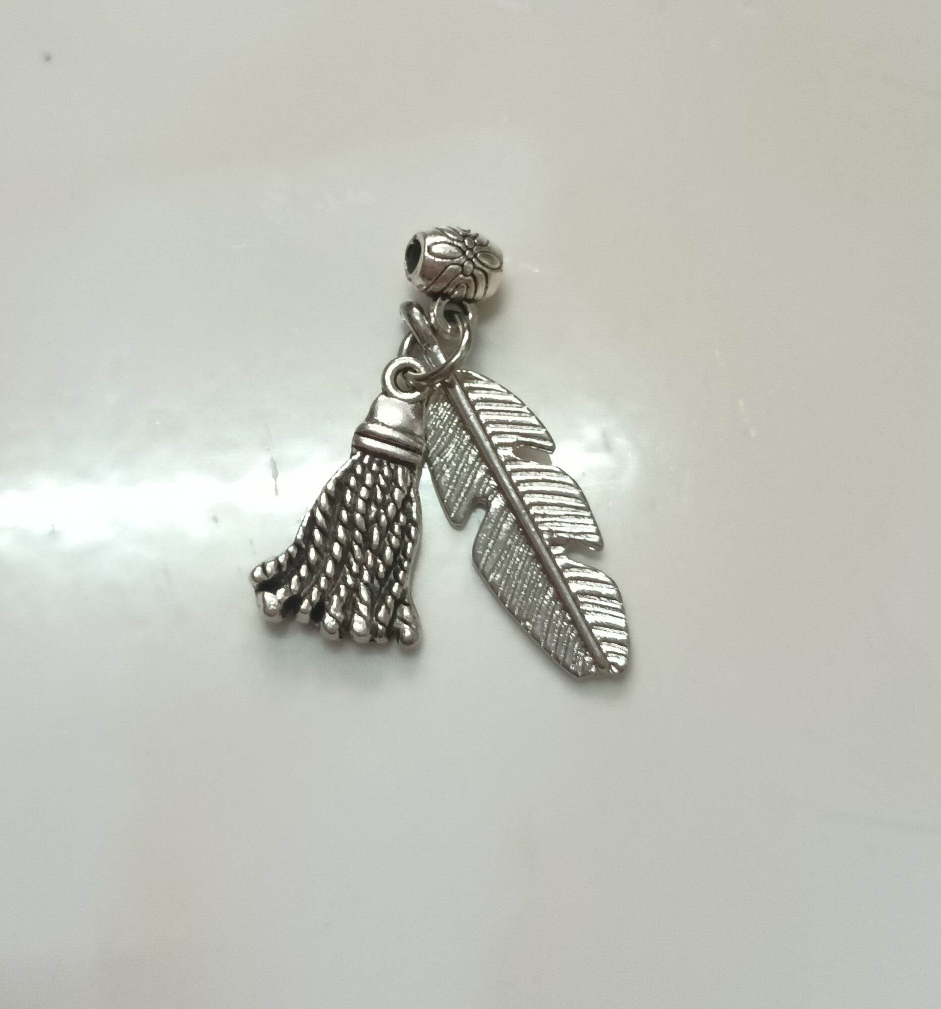 Charm ống lùa treo tua rua lá cây bạc thái mic vòng làm hanmade