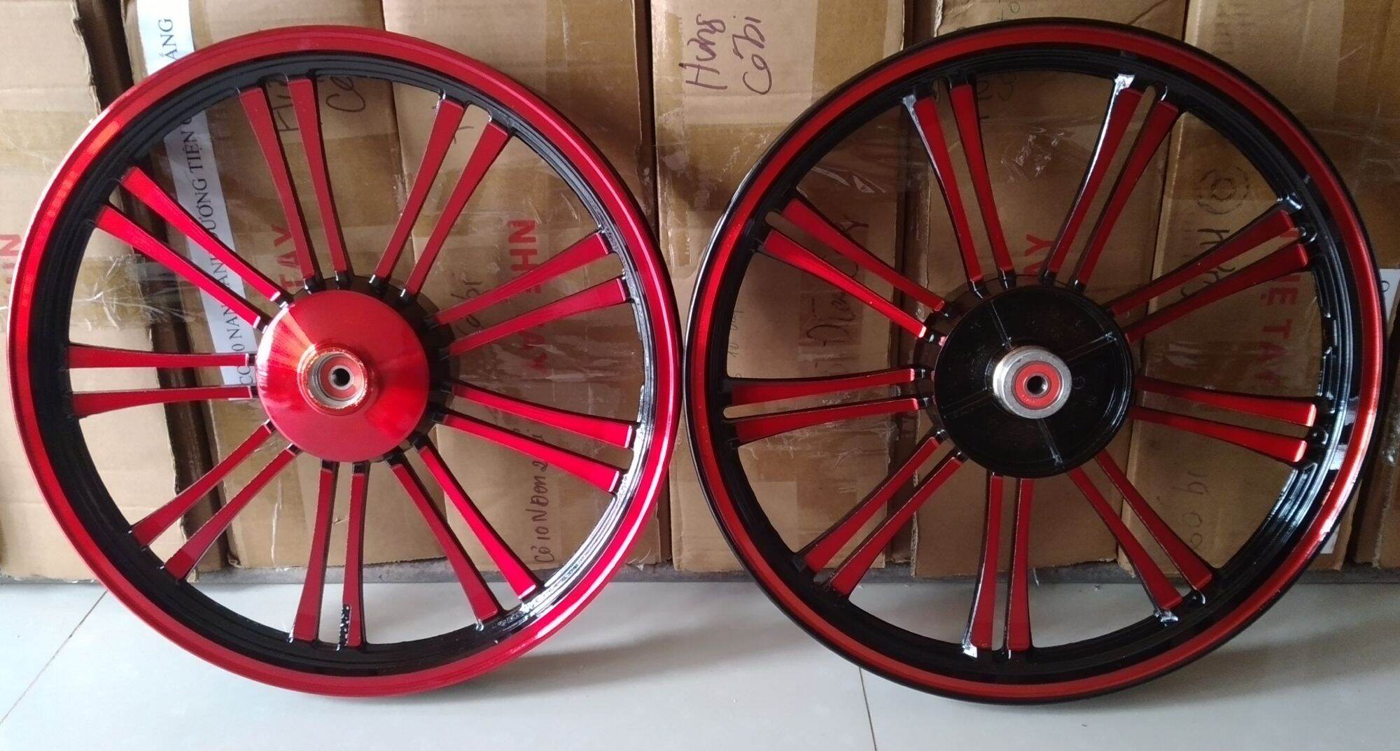 Vành đúc xe máy 18 nan vuông đen đỏ phanh cơ