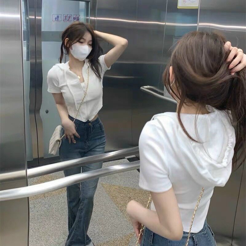 Áo croptop dây kéo có nón ngắn tay