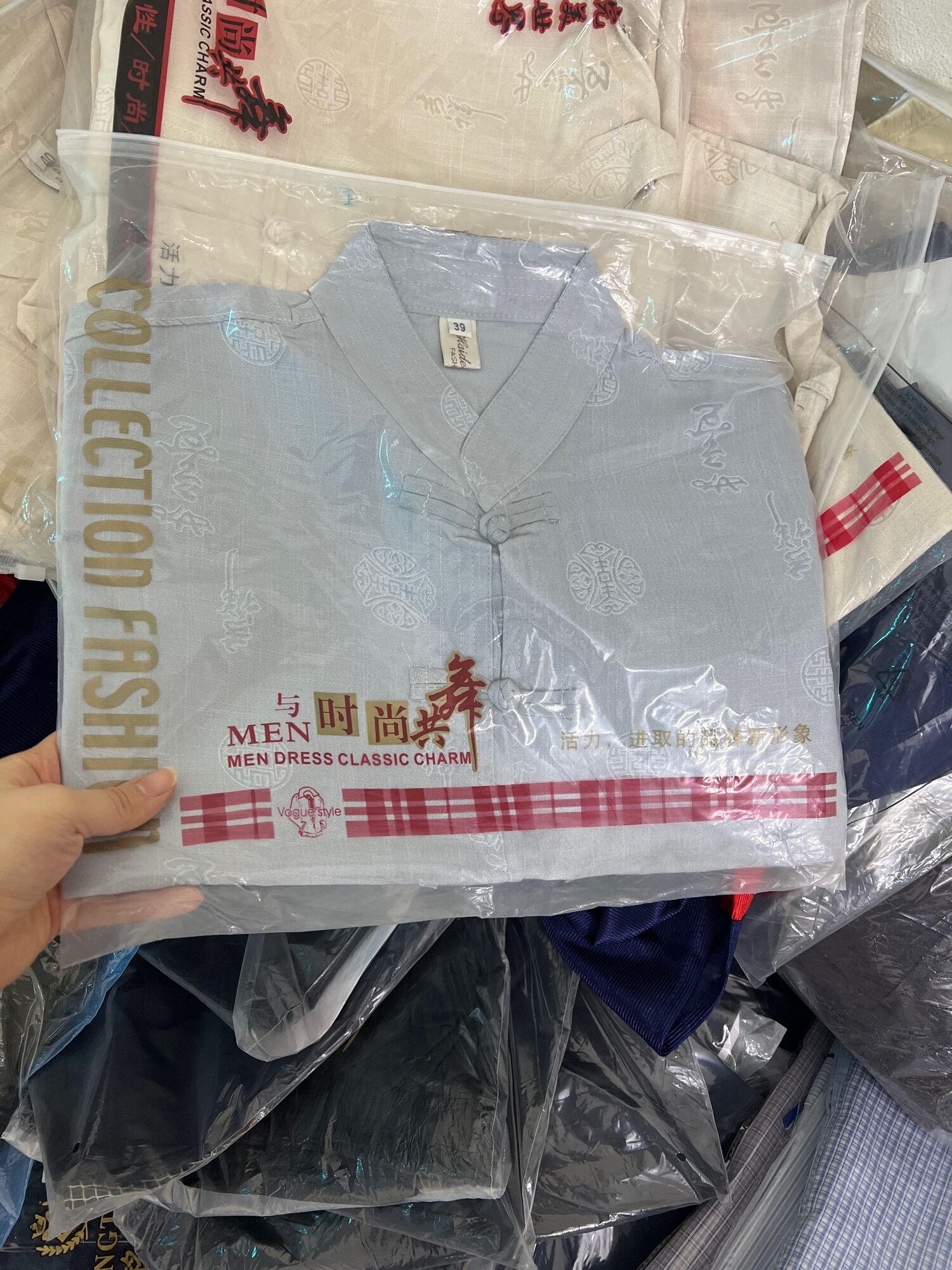 Áo sơ mi cổ tàu chất đũi nam trung tuổi
