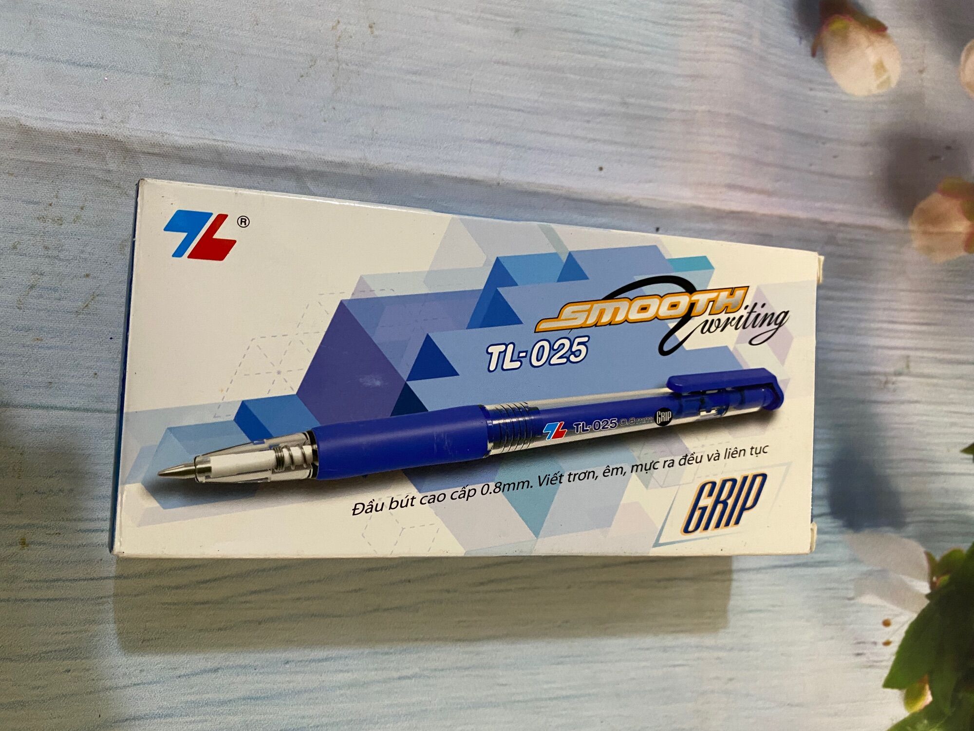Hộp 20 chiếc bút bi 025