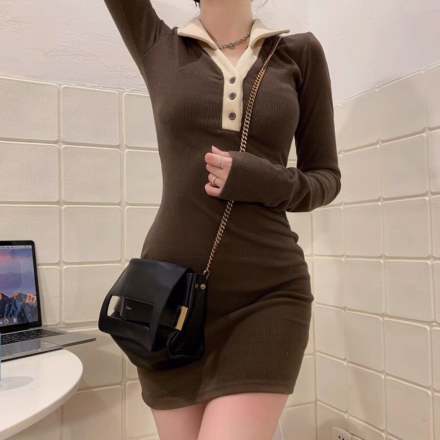 Đầm thun gân cổ trụ phối viền có nút BG