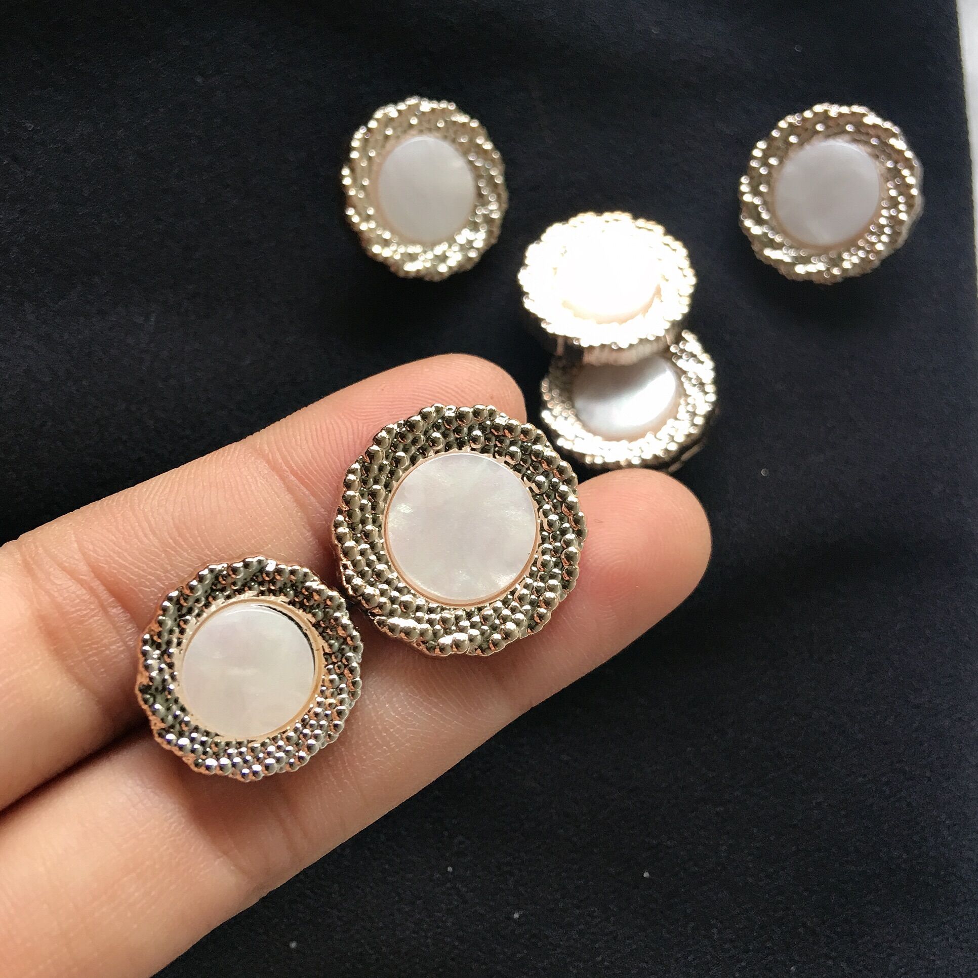 (N026) NÚT NHỰA 2 size đế lồi