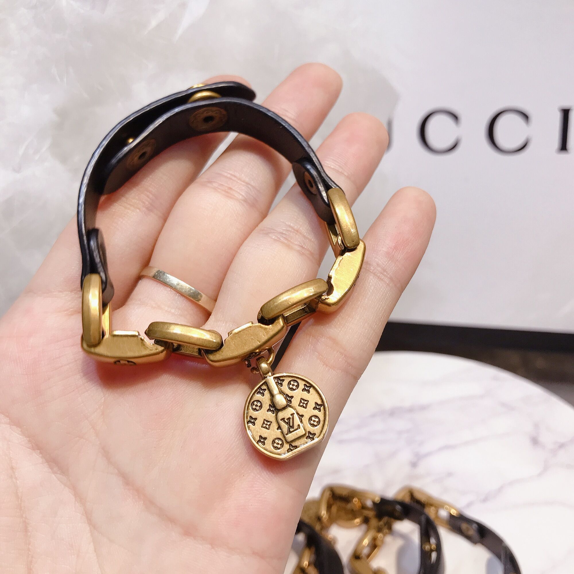 Vòng Tay Da Lv Sang Chảnh Cá Tính Siêu Sang