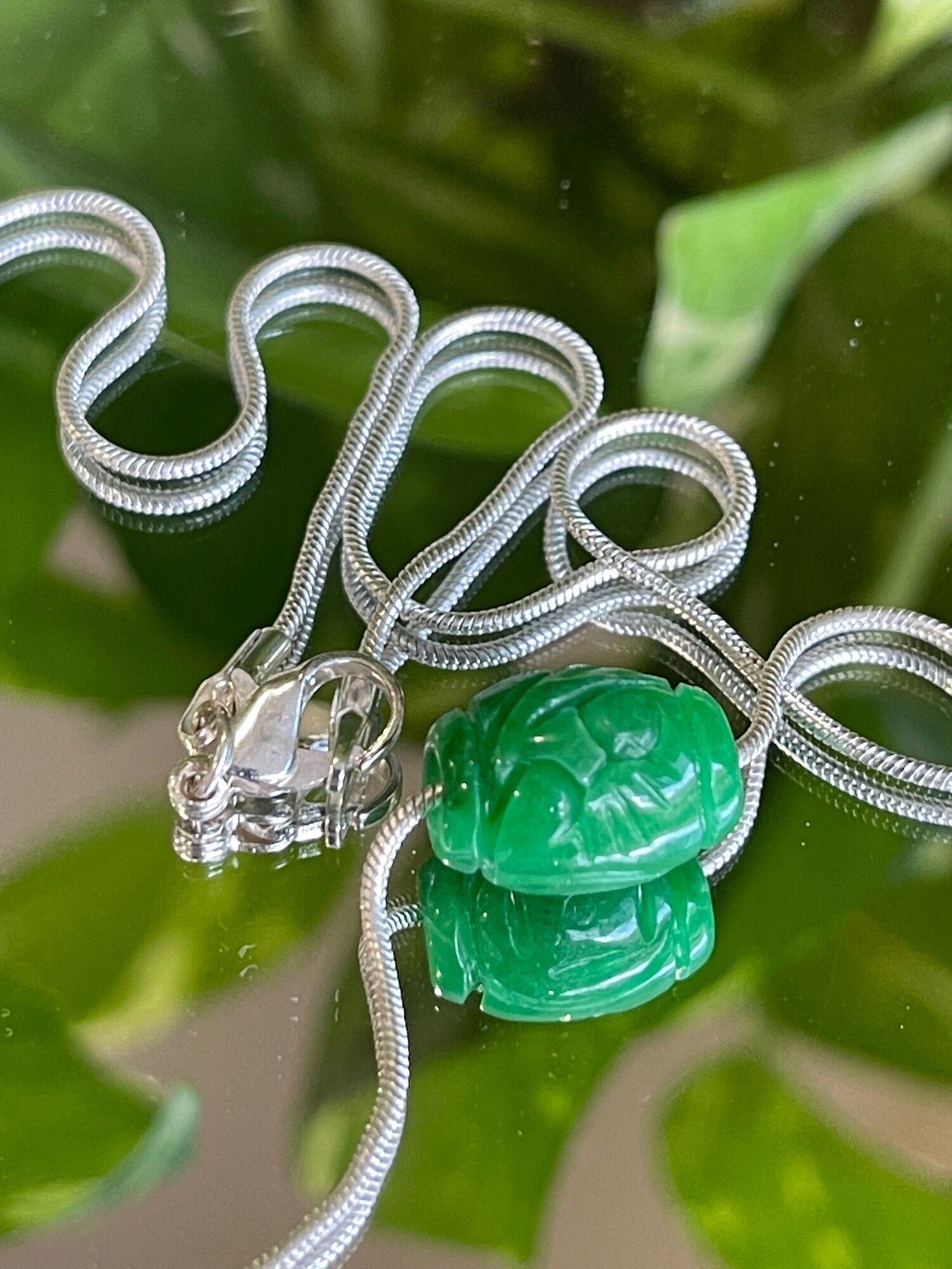 Vòng cổ Bạc và Lu Ngọc Bích khắc hoa