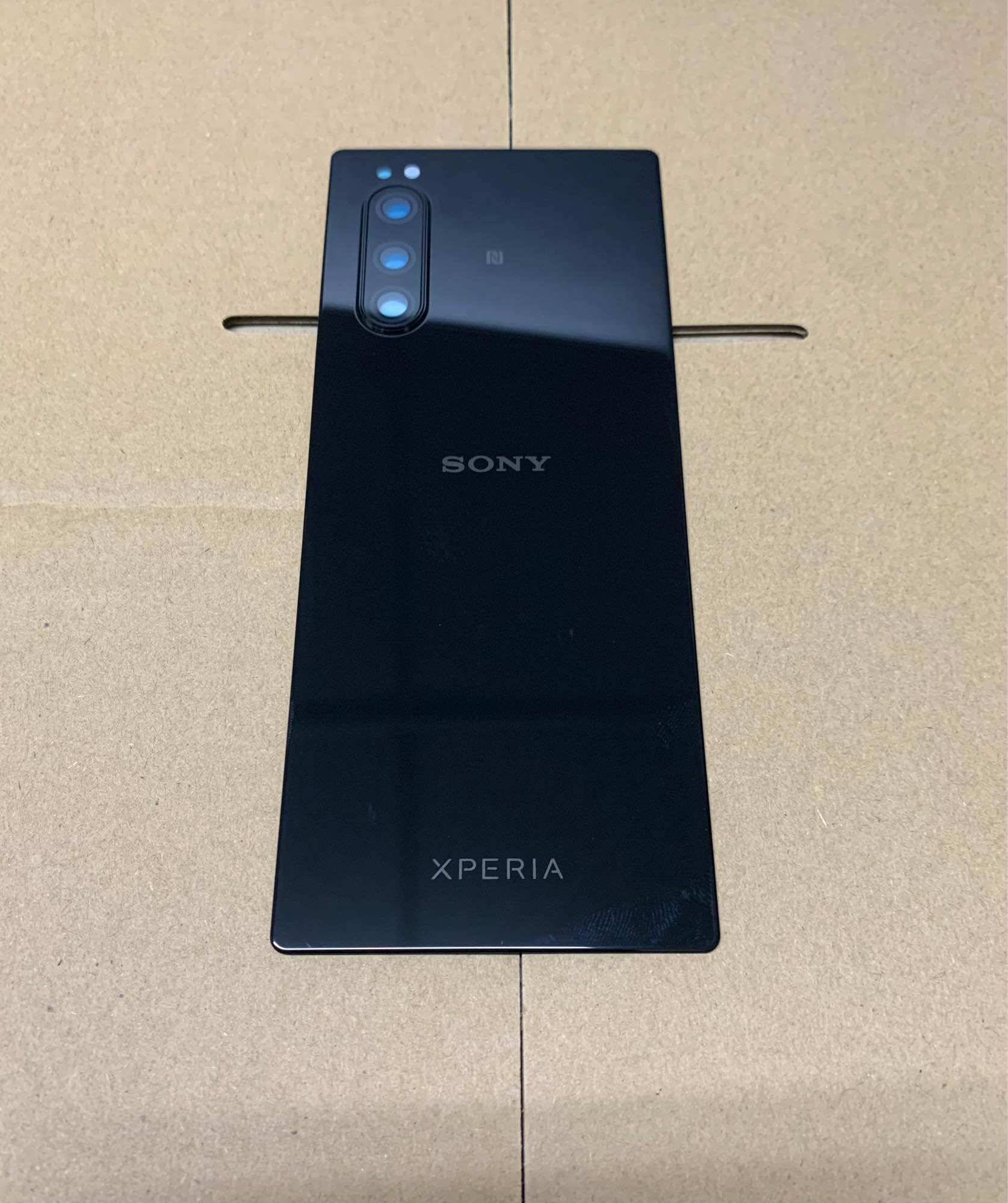 Nắp lưng sony xperia 5 j8210,j8270,j9210