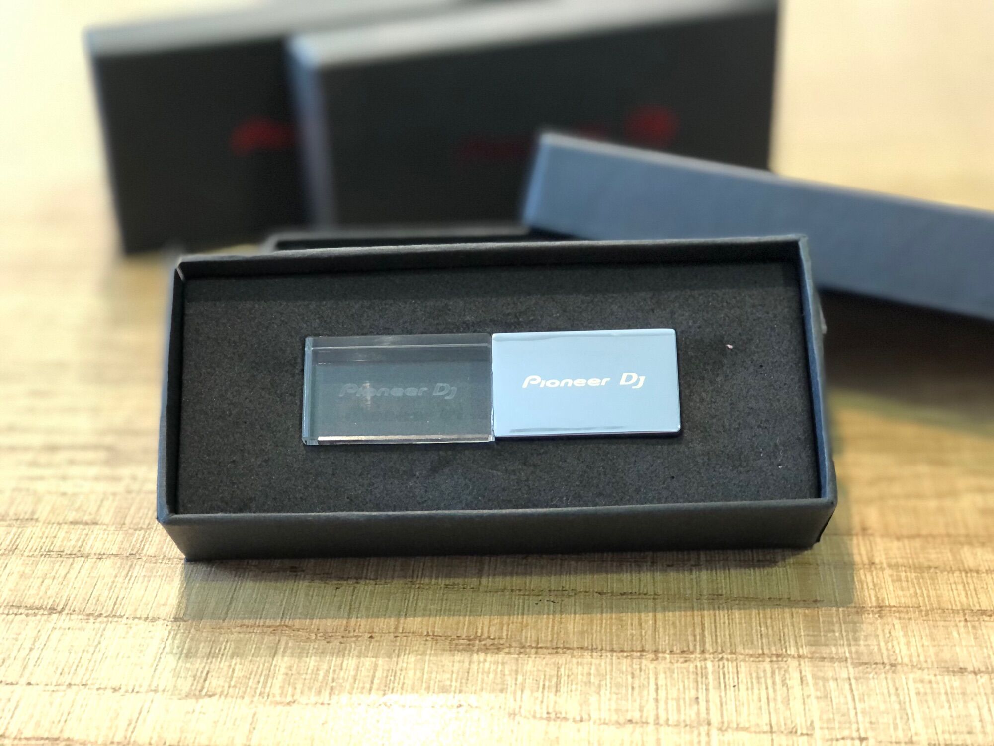 [HCM]Usb 2.0 8g Pha lê có hộp logo Pioneer Dj