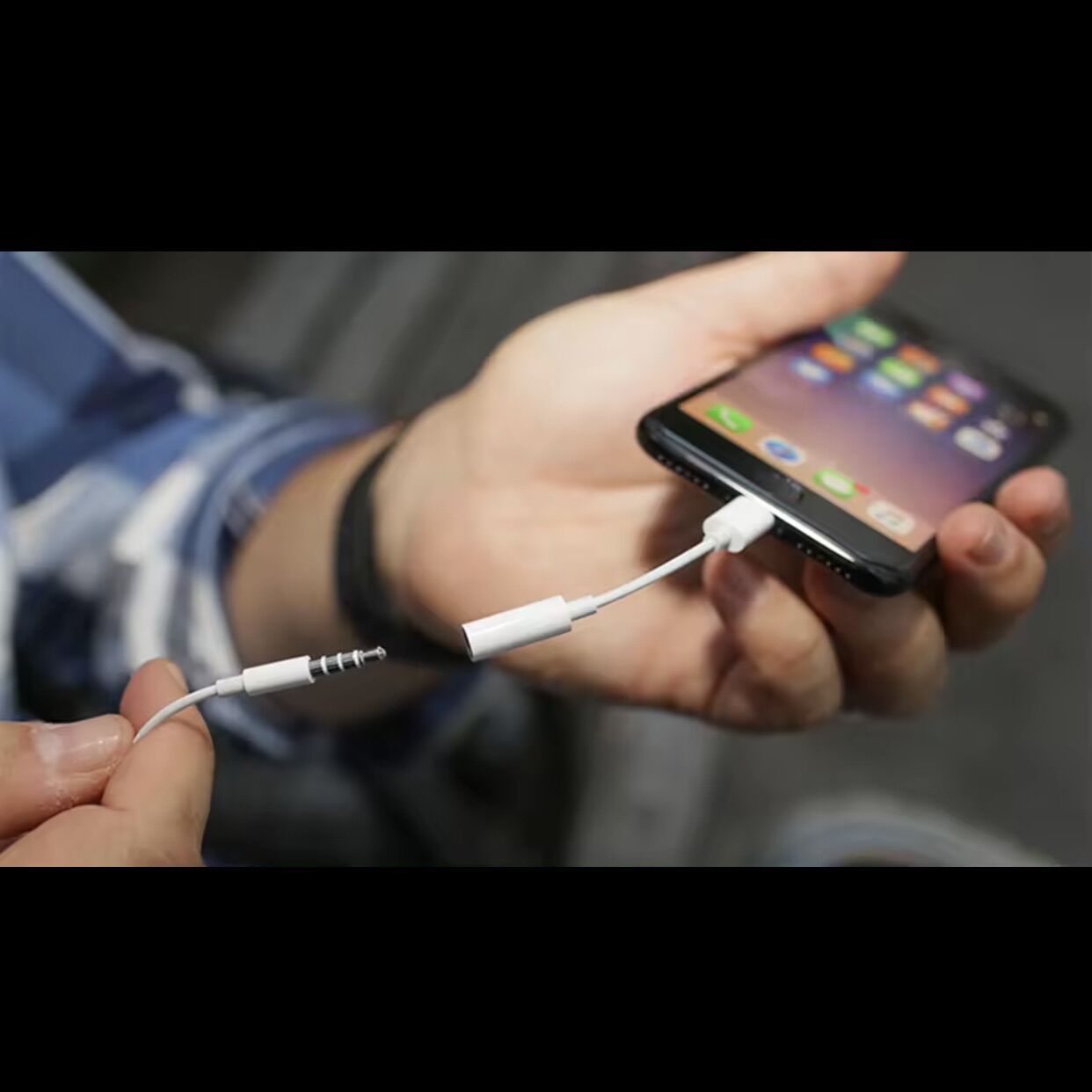 Jack to Lightning port for iPhone authentic headphone-Lightning cable adapter 3.5mm to Lightning Zin