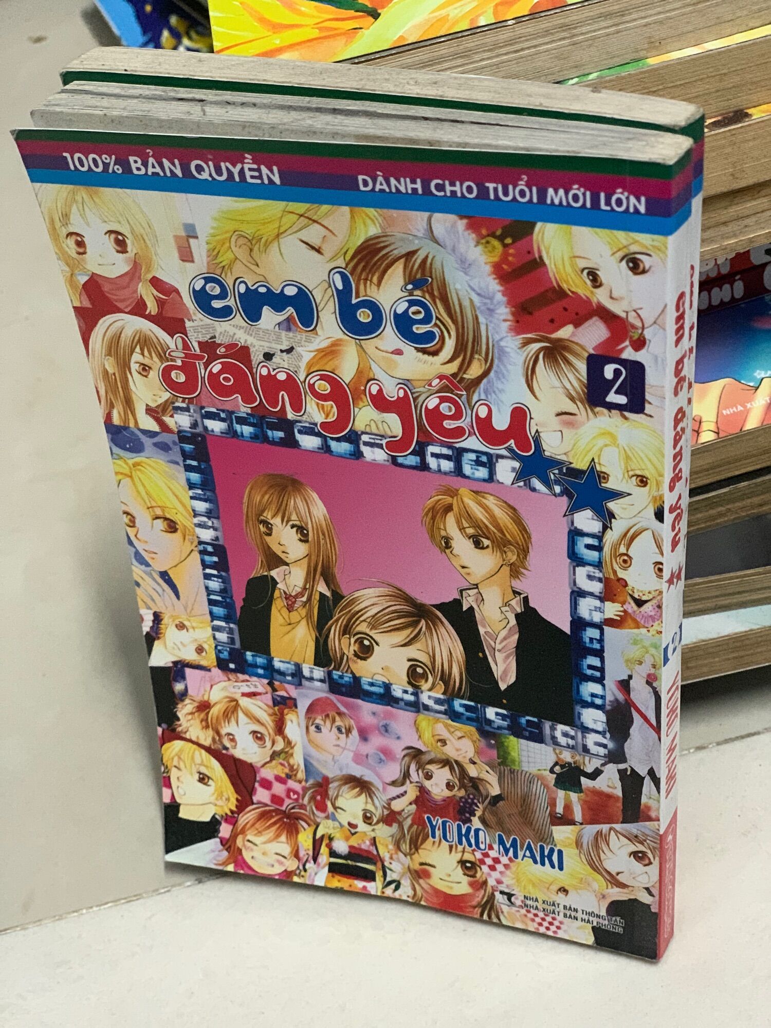 Cô bé đáng yêu bán lẻ