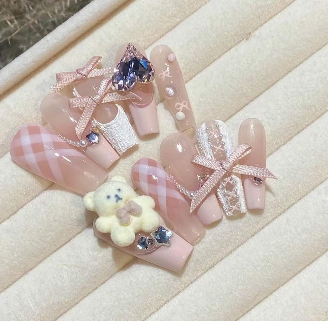 Nailbox thiết kế .gắn charm gấu dễ thương -mã 79