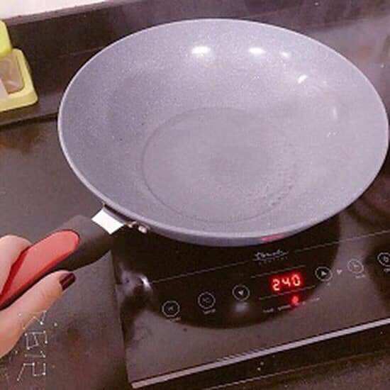 Chảo vân đá sâu lòng cán đỏ size 32cm dùng được mọi loại bếp