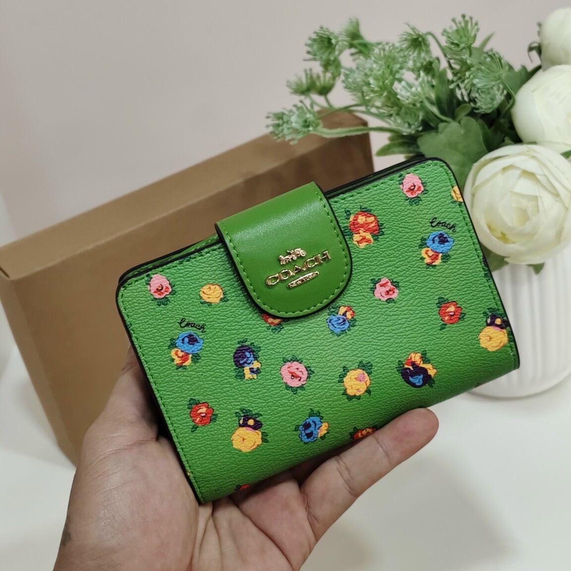 Ví C0ach Medium Corner Zip Wallet With Mini Vintage Rose Print C9934 siêu cưng