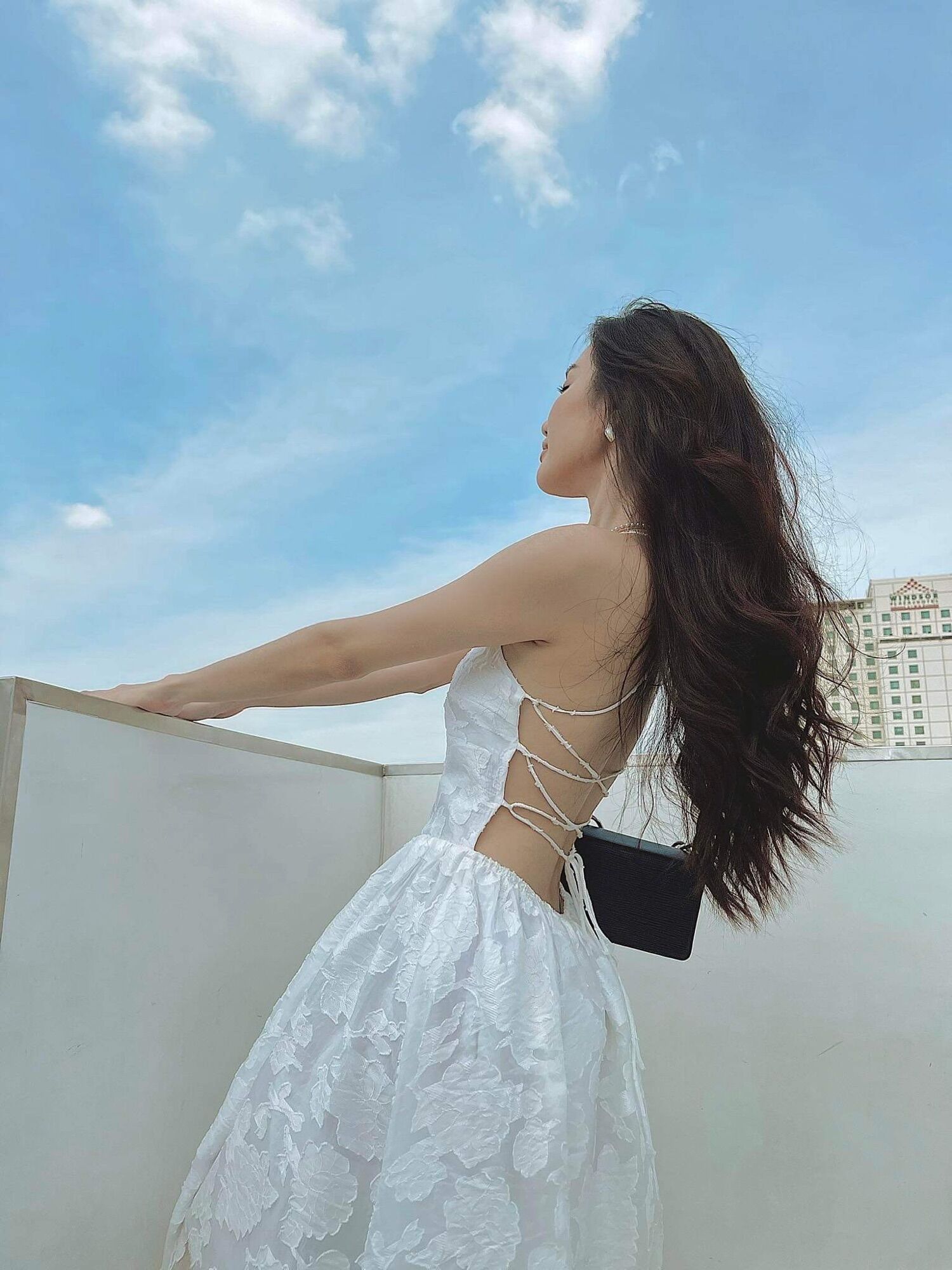 Đầm hai dây đan chéo lưng - D201