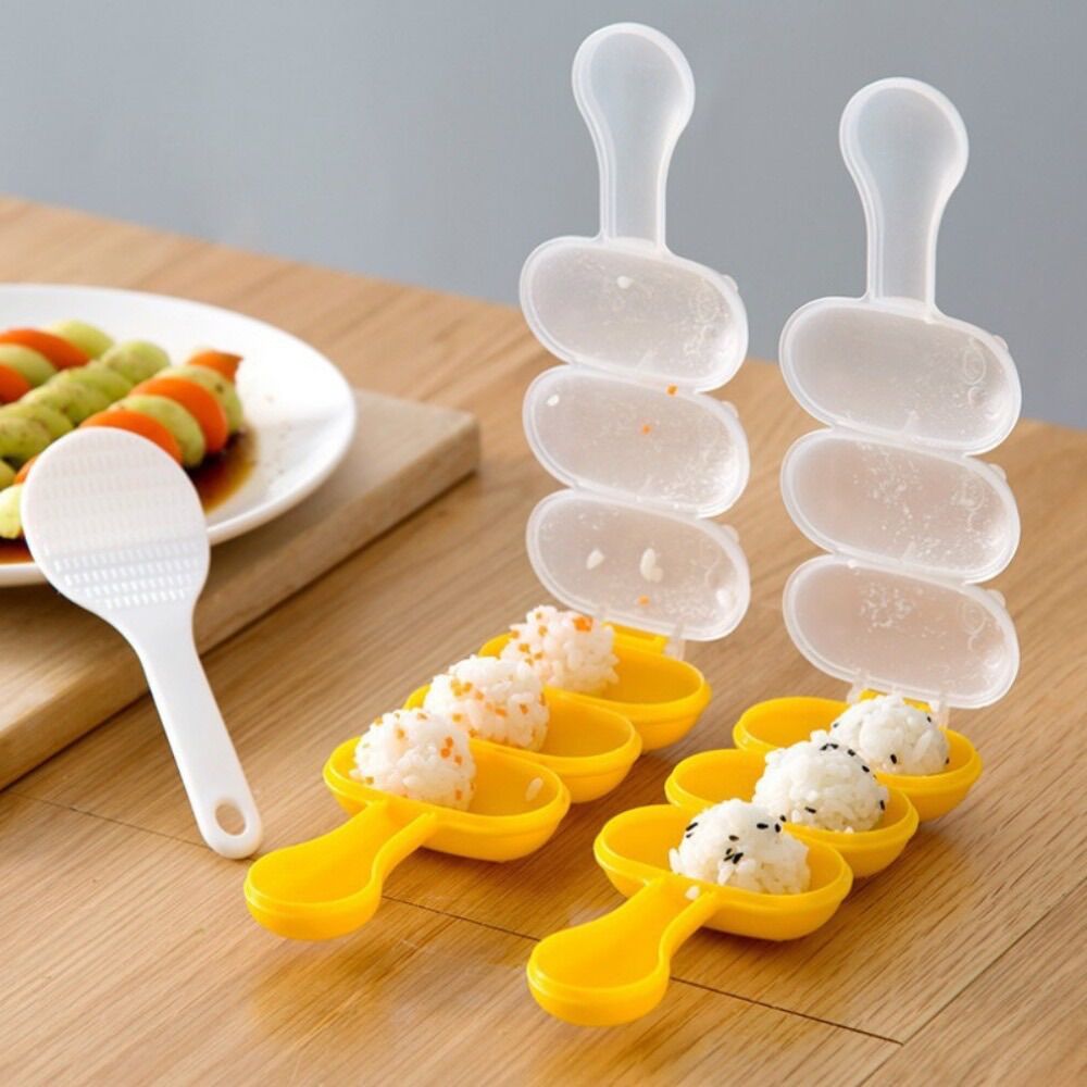 Khuôn lắc cơm hình tròn cho bé ăn dặm ( giao màu ngẫu nhiên)