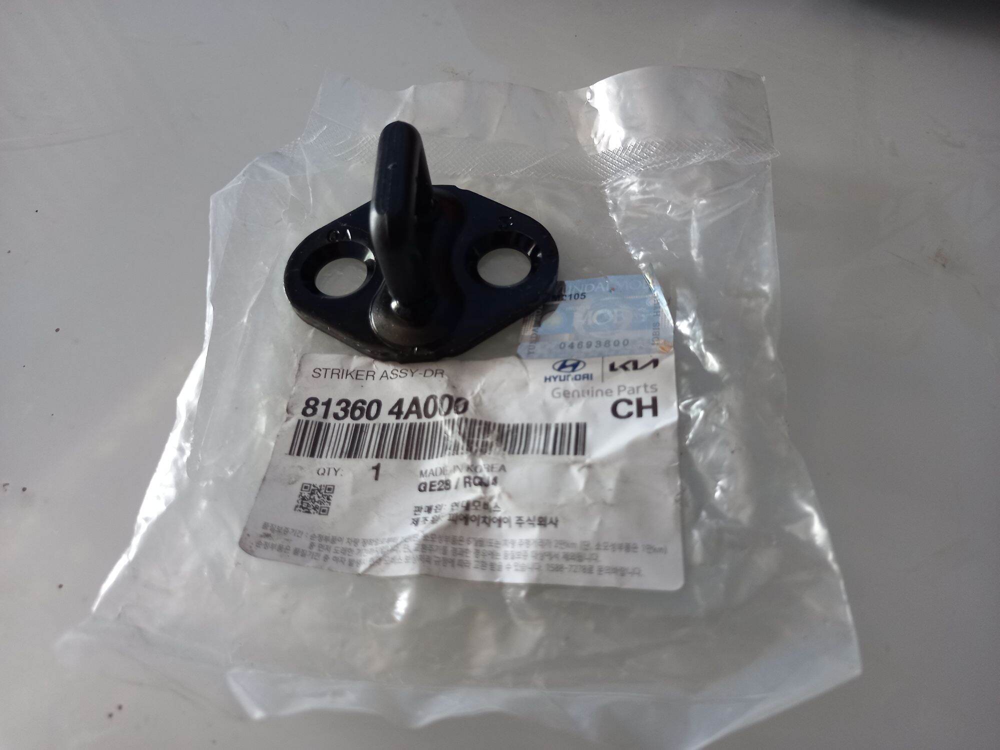 Móc U giữ cửa xe tải