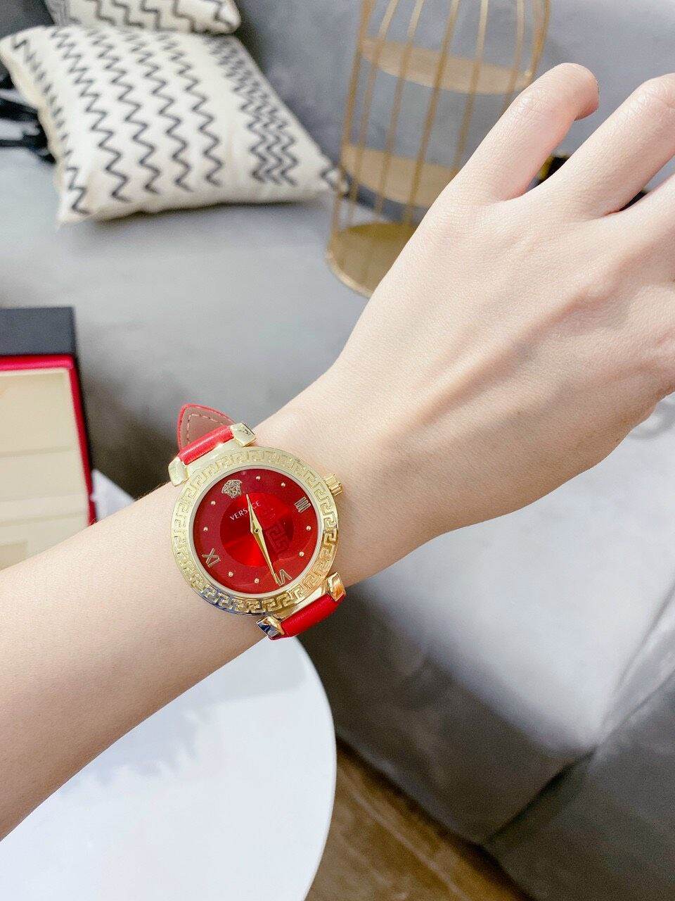 Đồng hồ thời trang nữ Versace