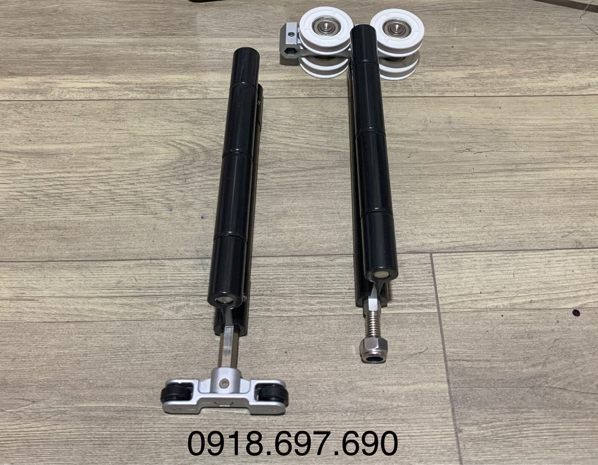 [HCM]Bánh xe cửa lùa xếp trượt nhôm xingfa