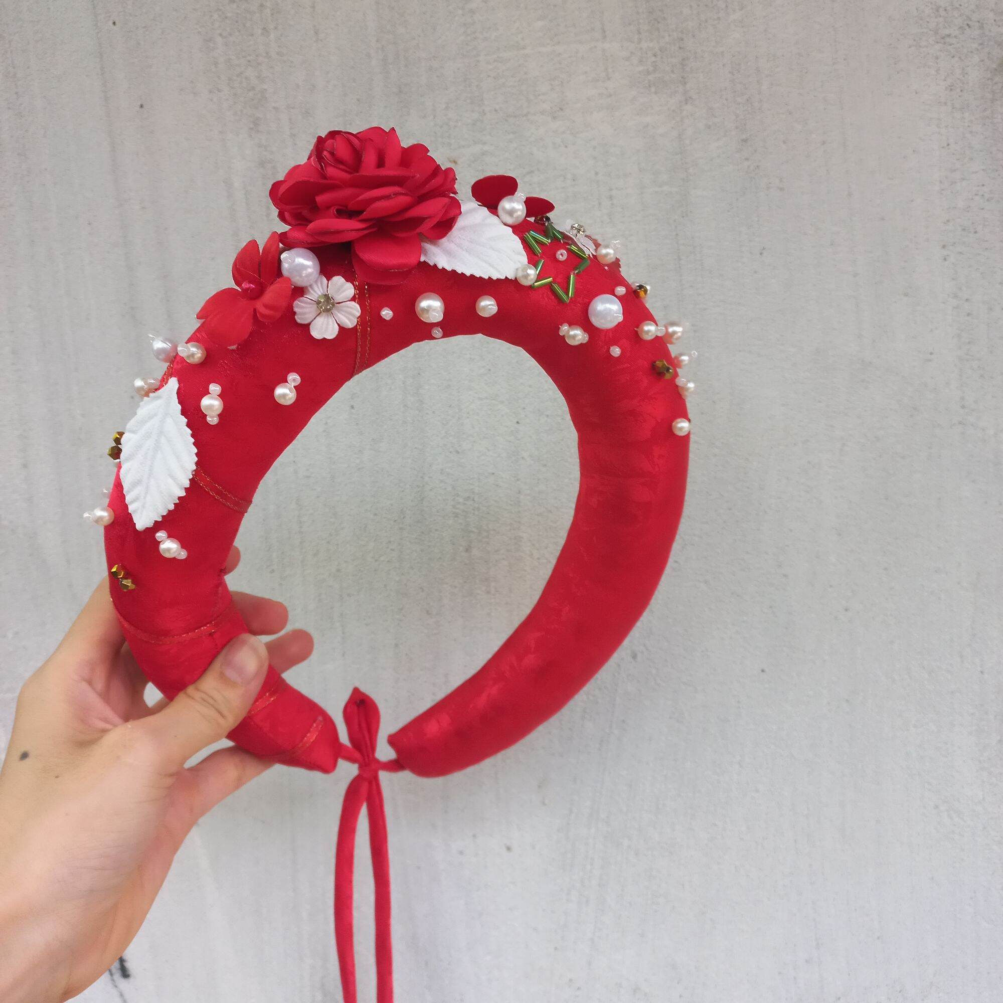 Mấn cô dâu, mấn cách tân mẫu mới vải gấm lụa