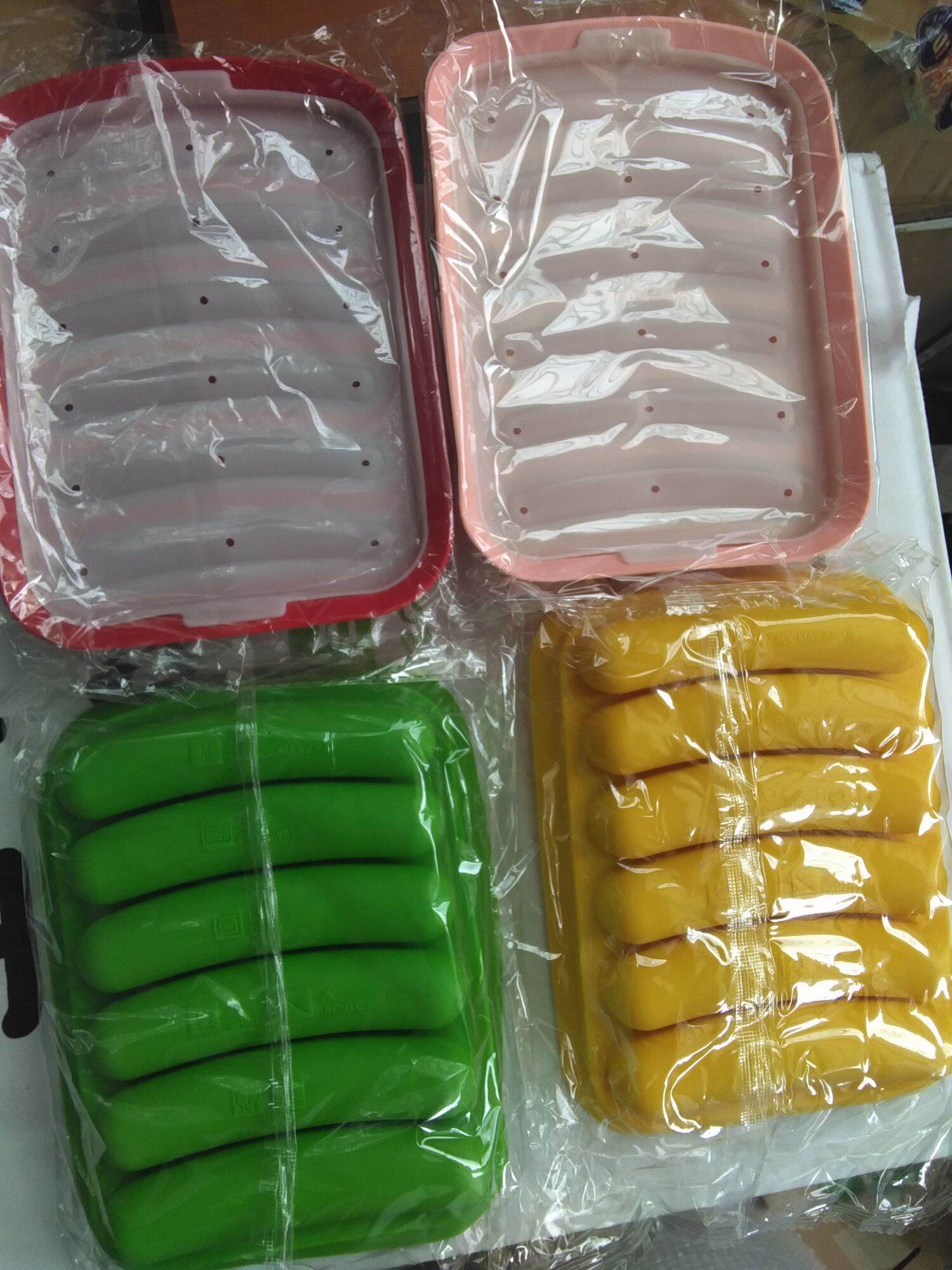 Khuôn silicone làm xúc xích cho bé
