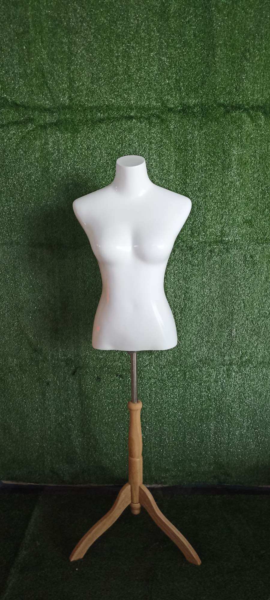 Manocanh bán thân nữ đế gỗ