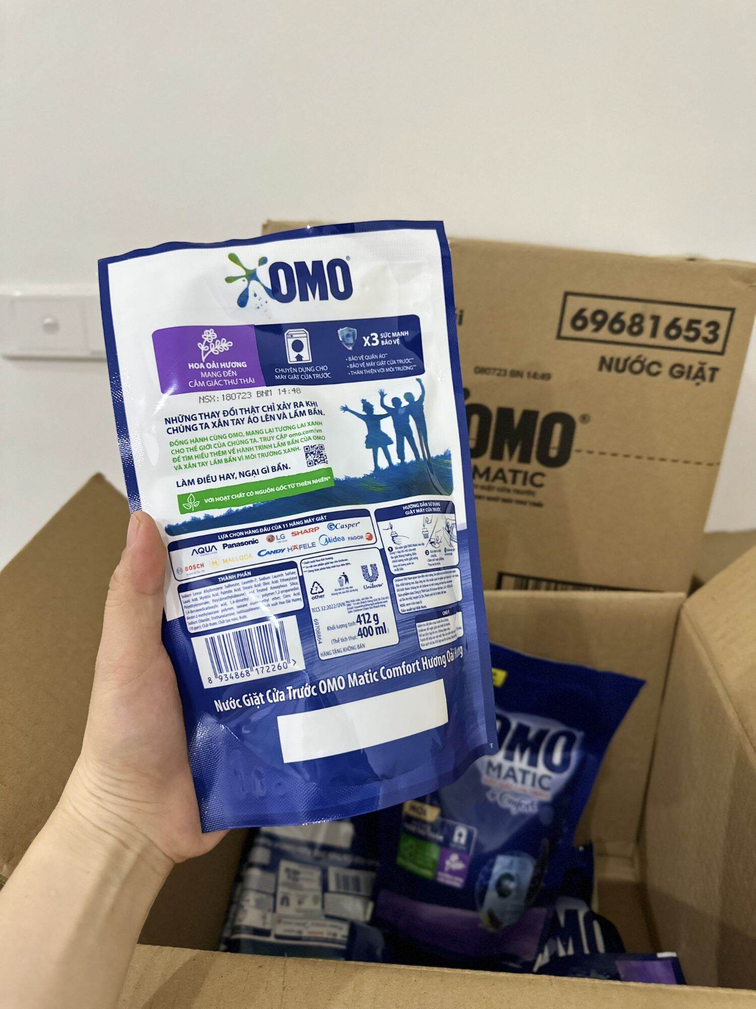 Nước giặt Omo Matic hương Comfort