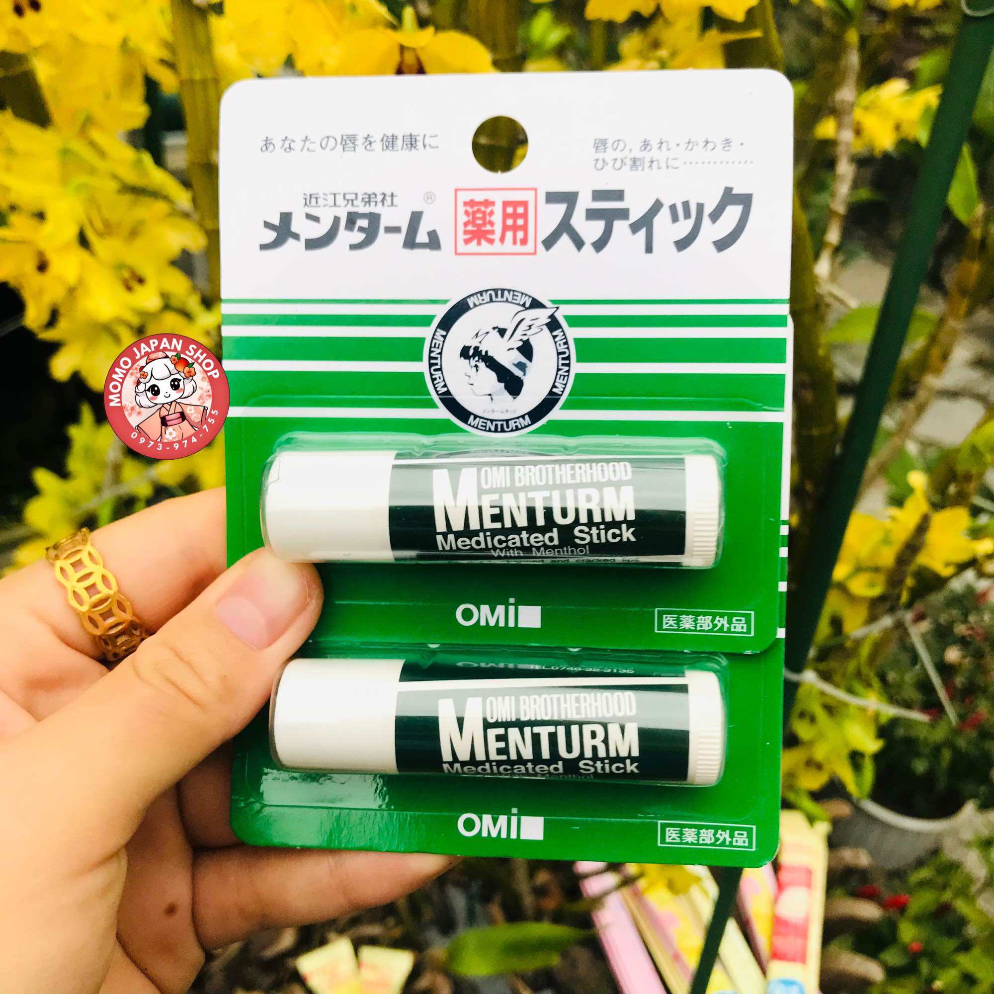 Son dưỡng không màu OMI Brotherhood Menturm Medicated Stick With Menthol 4g Nhật Bản