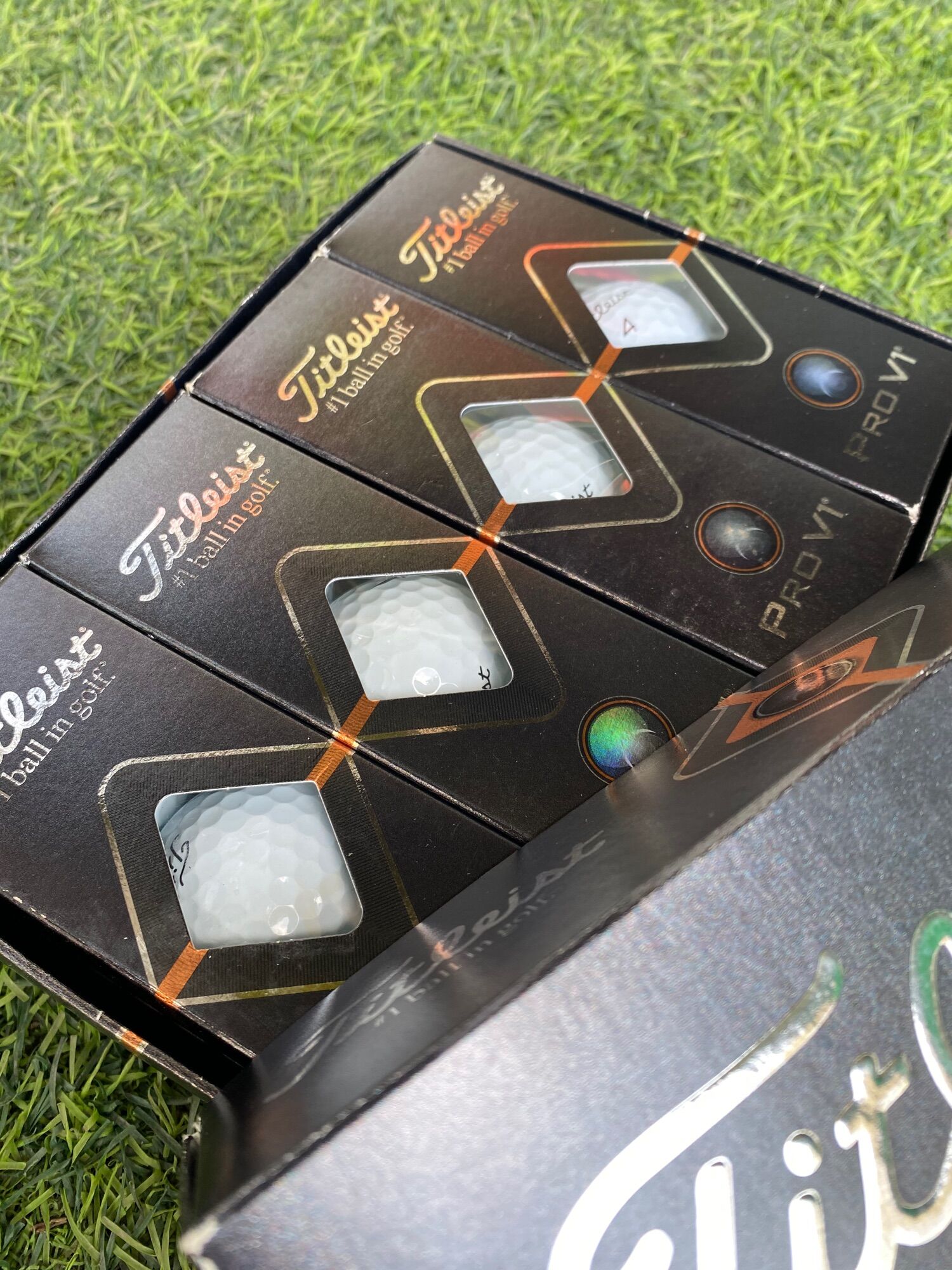 HỘP 12 BÓNG GOLF PRO V1 2020-2021 WHITE | TITLEIST (Secondhand)