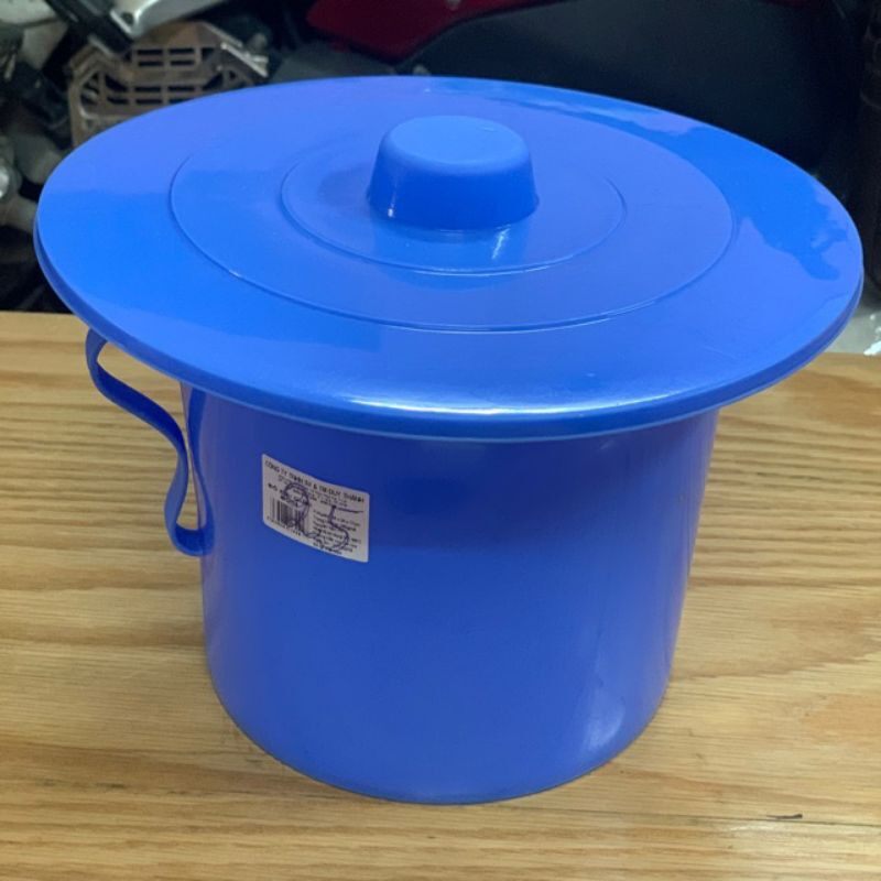 Bô Nhựa Tròn Có Nắp (3 Size)