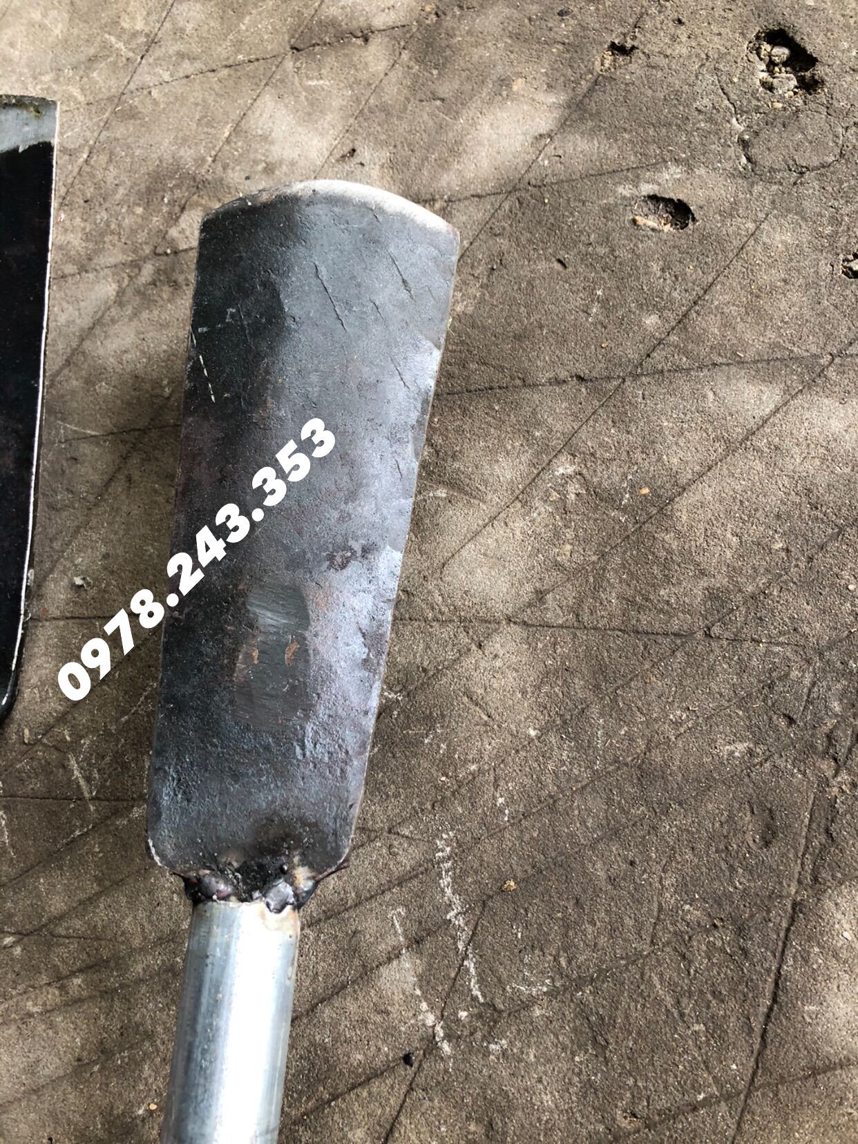 Thuổng đào đất bấng cây ( có cán dài 1 mét + lưỡi 30cm )