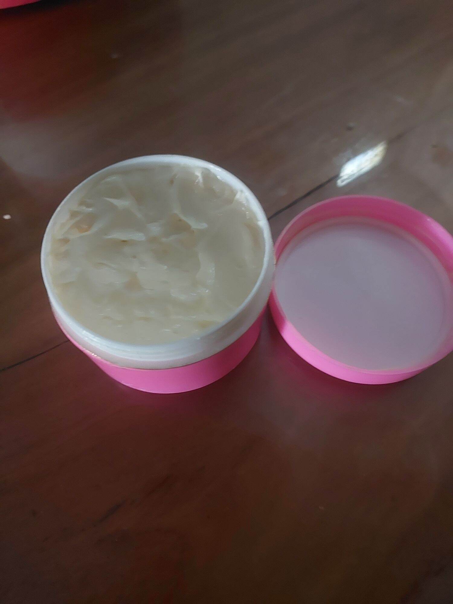 Đừng quen chăm sóc body nhé 
Tuần tắm trắng tuần 2 lần
Tẩy tế bào chết 2 lần 
Sức kem ngày 2 lần sáng tối 
Bao trắng nhé 
Giá 160 cành thôi nhé