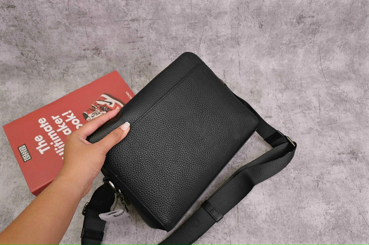 Túi xách công sở Coach thanh lịch dành cho nam