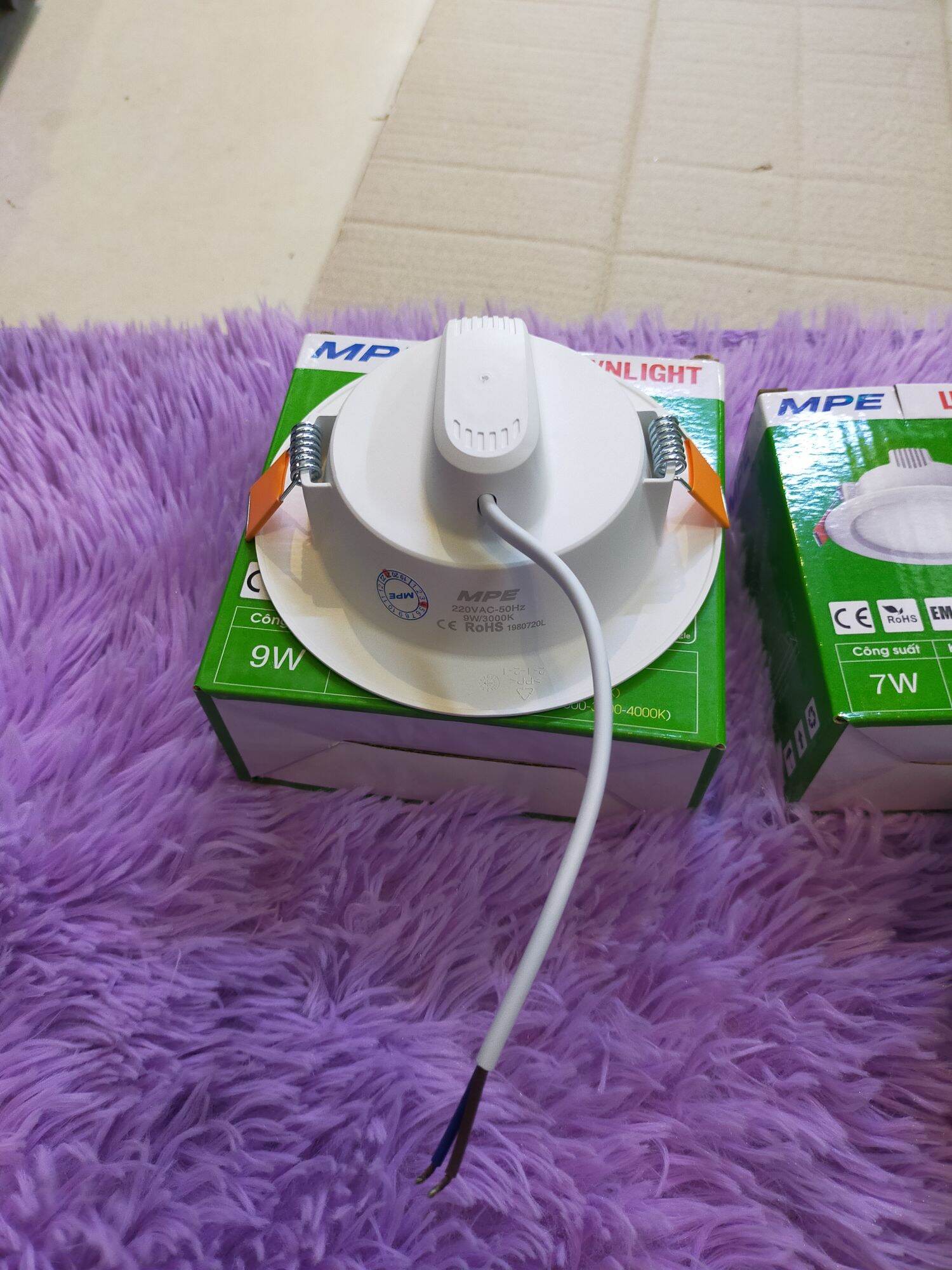 Âm trần MPE 7w-9w 1 màu , 3 màu