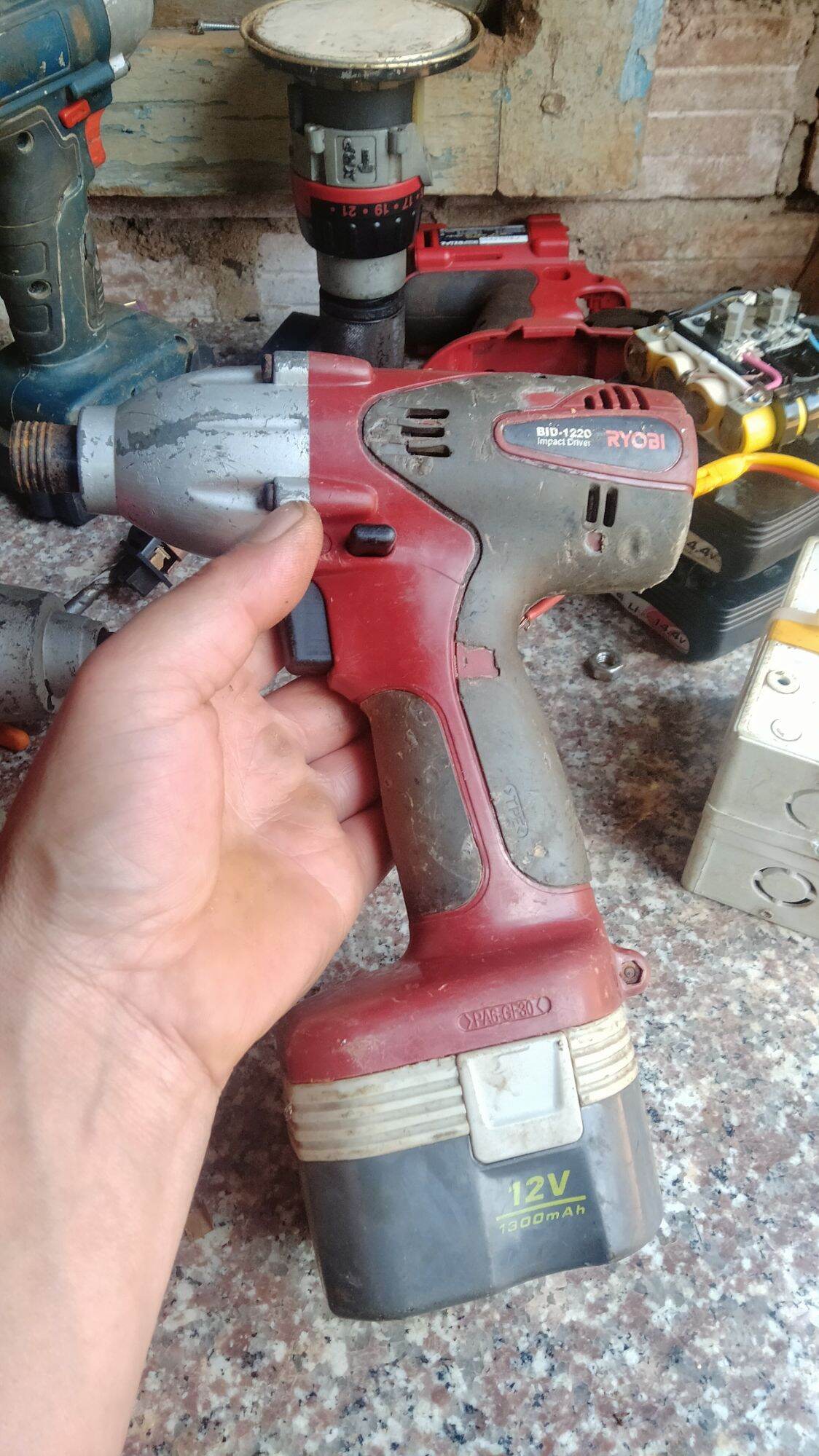 bắn víc ryobi 12v