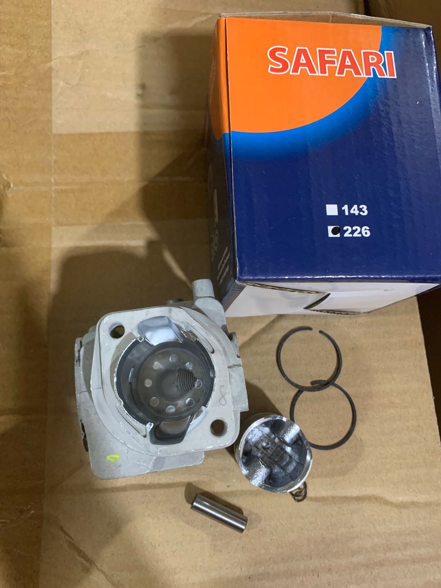 Nòng hơi , xylanh máy cắt cỏ Thuỵ Điển husqvarna 226