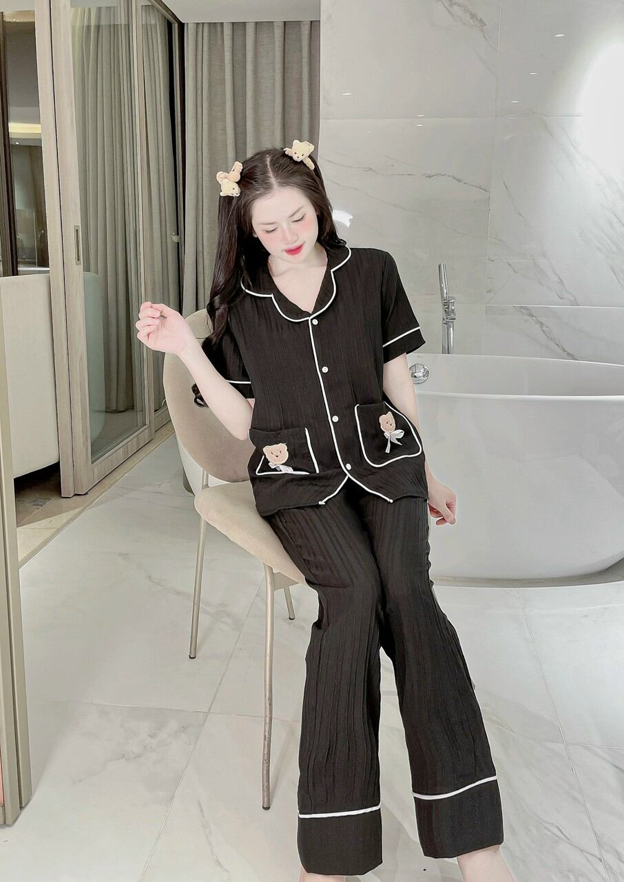 Bộ Pyjama xốp gân tay cộc quần dài.
