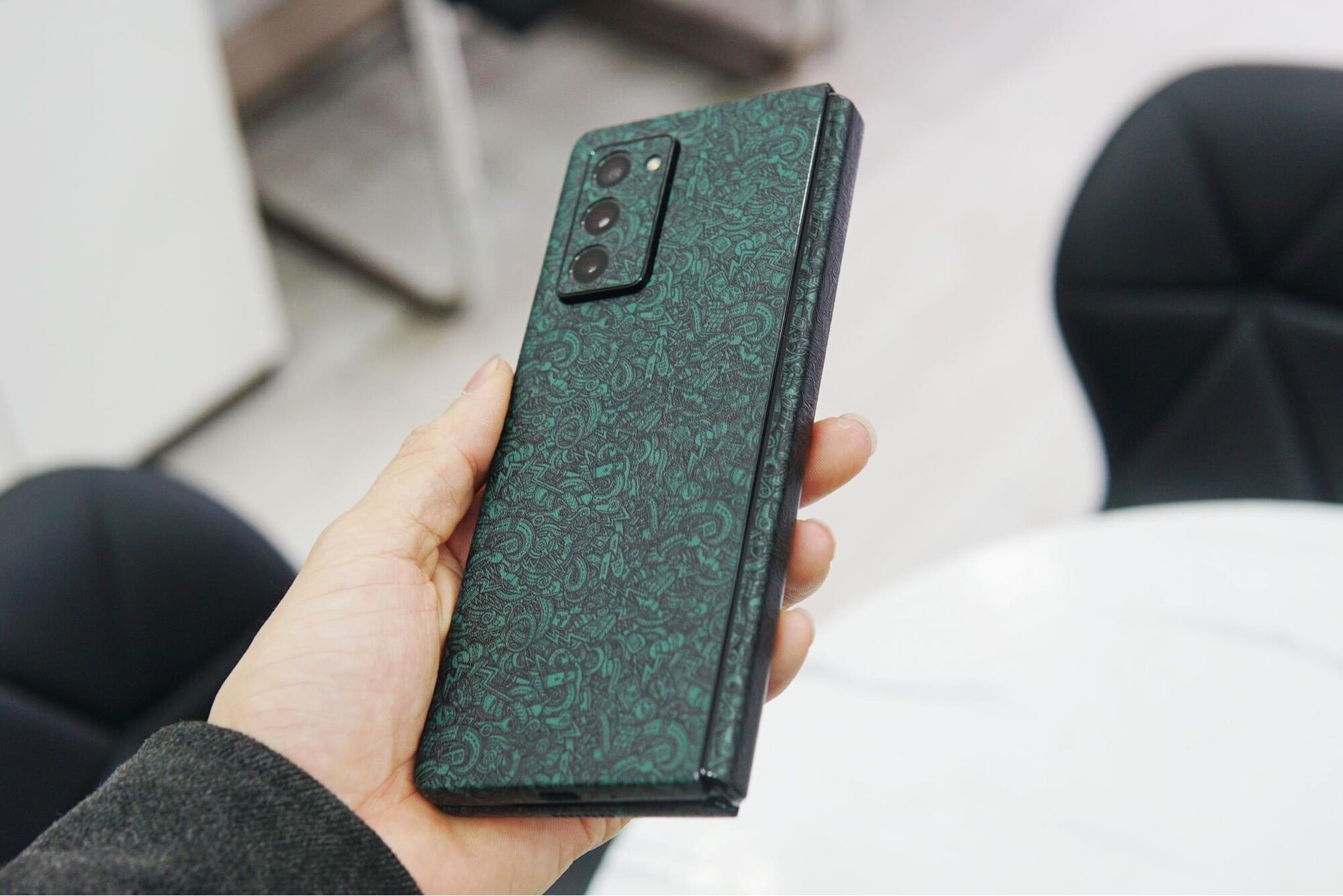 Miếng dán, skin 3M vân nổi graffi green cho samsung zfold 2,3,4...