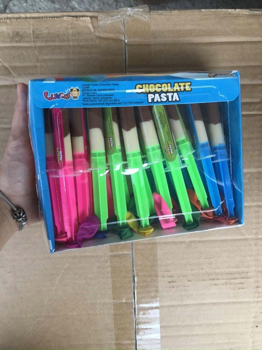 Hộp 30 chiếc sô cô la hình kim tiêm