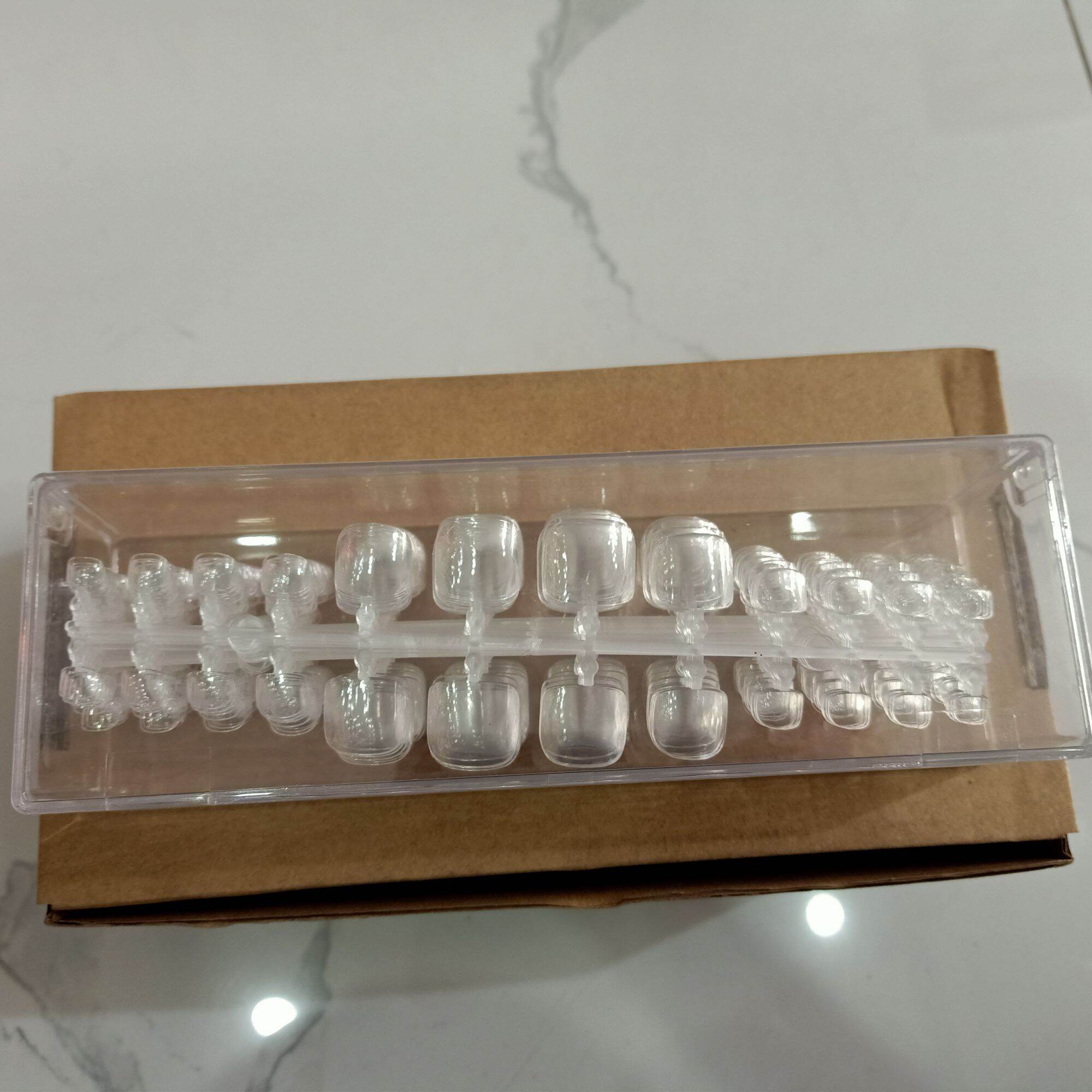 móng úp chân dài ngắn trong đục