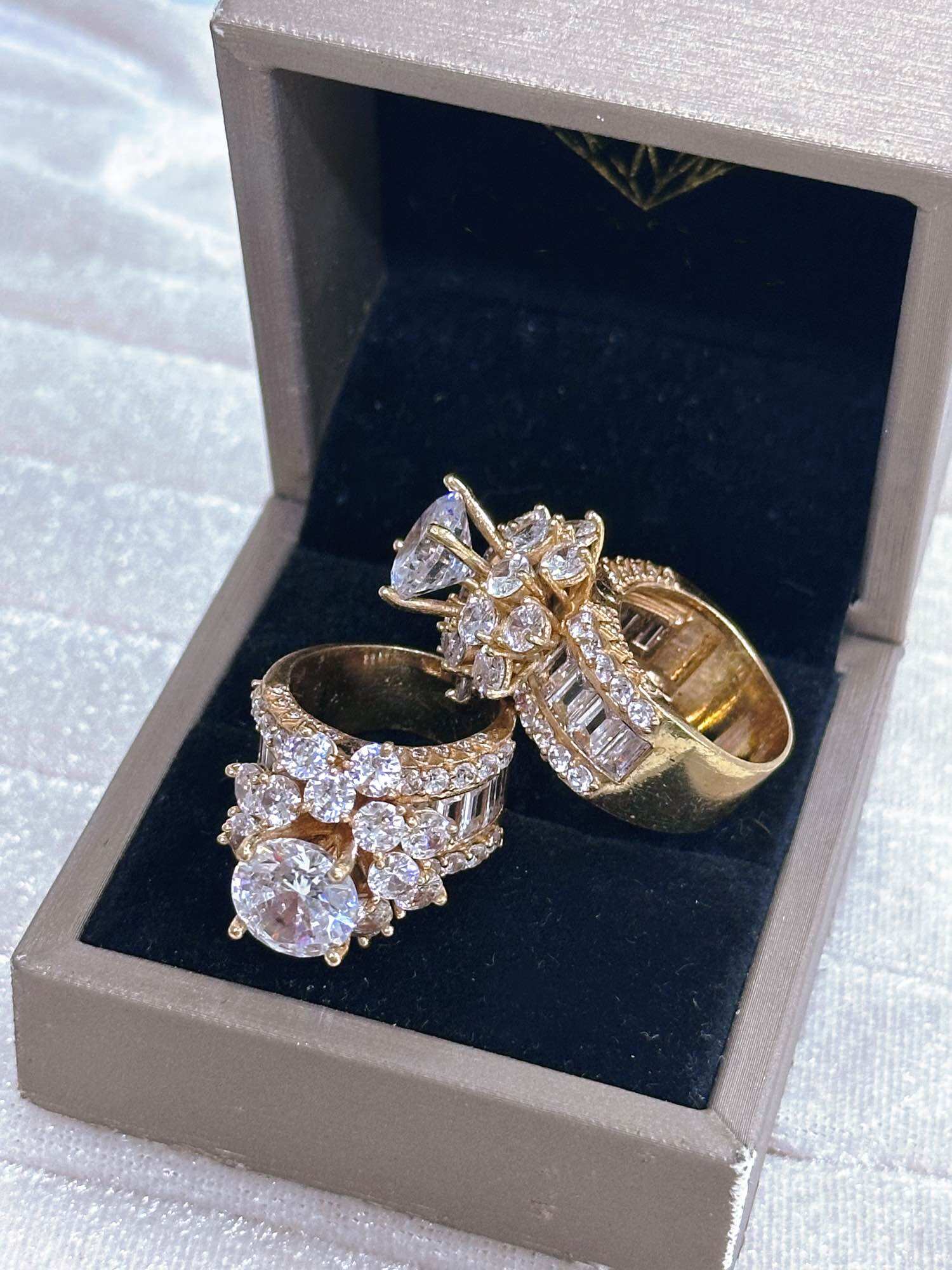 Nhẫn đồng nữ hoàng trắng ký hiệu 18k bền màu