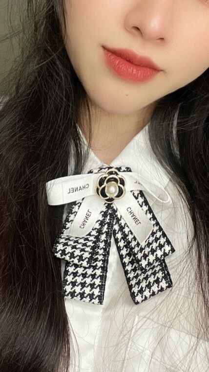 Nơ cài áo hoa chanel