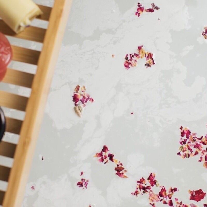 Bom tắm LUSH - Tisty Tosty bath bomb