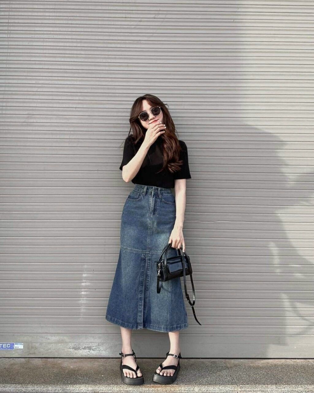 Chân váy jean đuôi cá xẻ trước