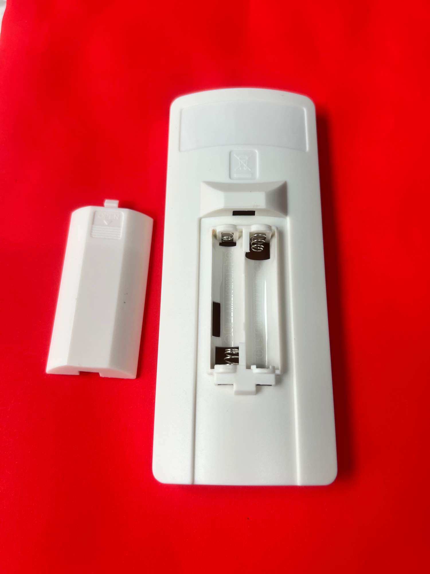 Điều khiển máy lạnh Panasonic nút cam