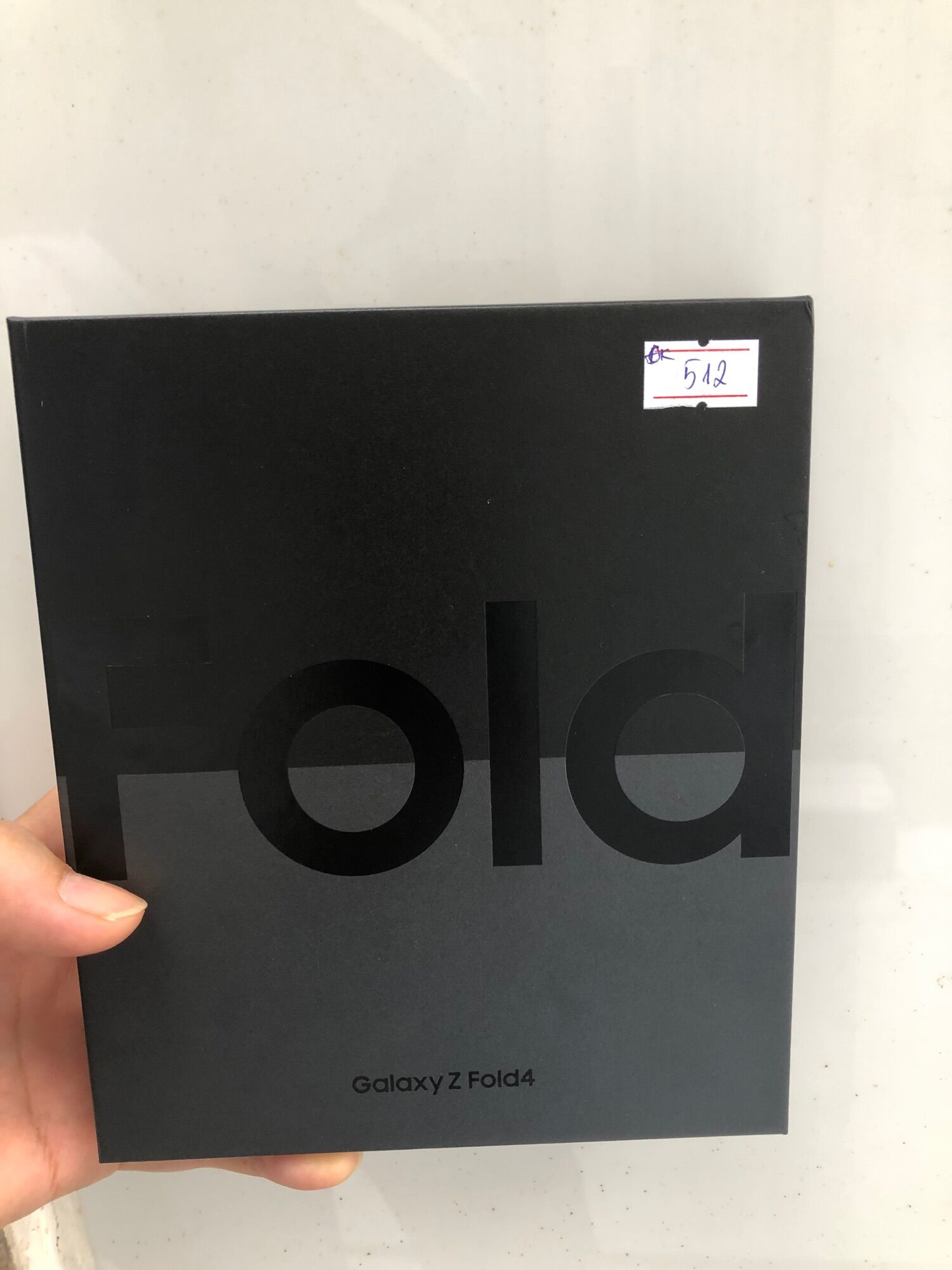 Điện thoại samsung galaxy z fold 4 5g nguyên seal, chính hãng, mới 100%, màn hình: foldable dynamic amoled 2x chính 7.6" & phụ 6.2", camera sau: chính 50 mp & phụ 12 mp, 10 mp, camera trước: 10 mp & 4 mp, chipset: snapdragon 8+ gen 1