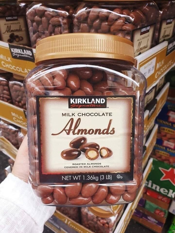 Kẹo sô-cô-la Hạnh Nhân Kirkland Signature Milk Chocolate Almonds 1,36 kg