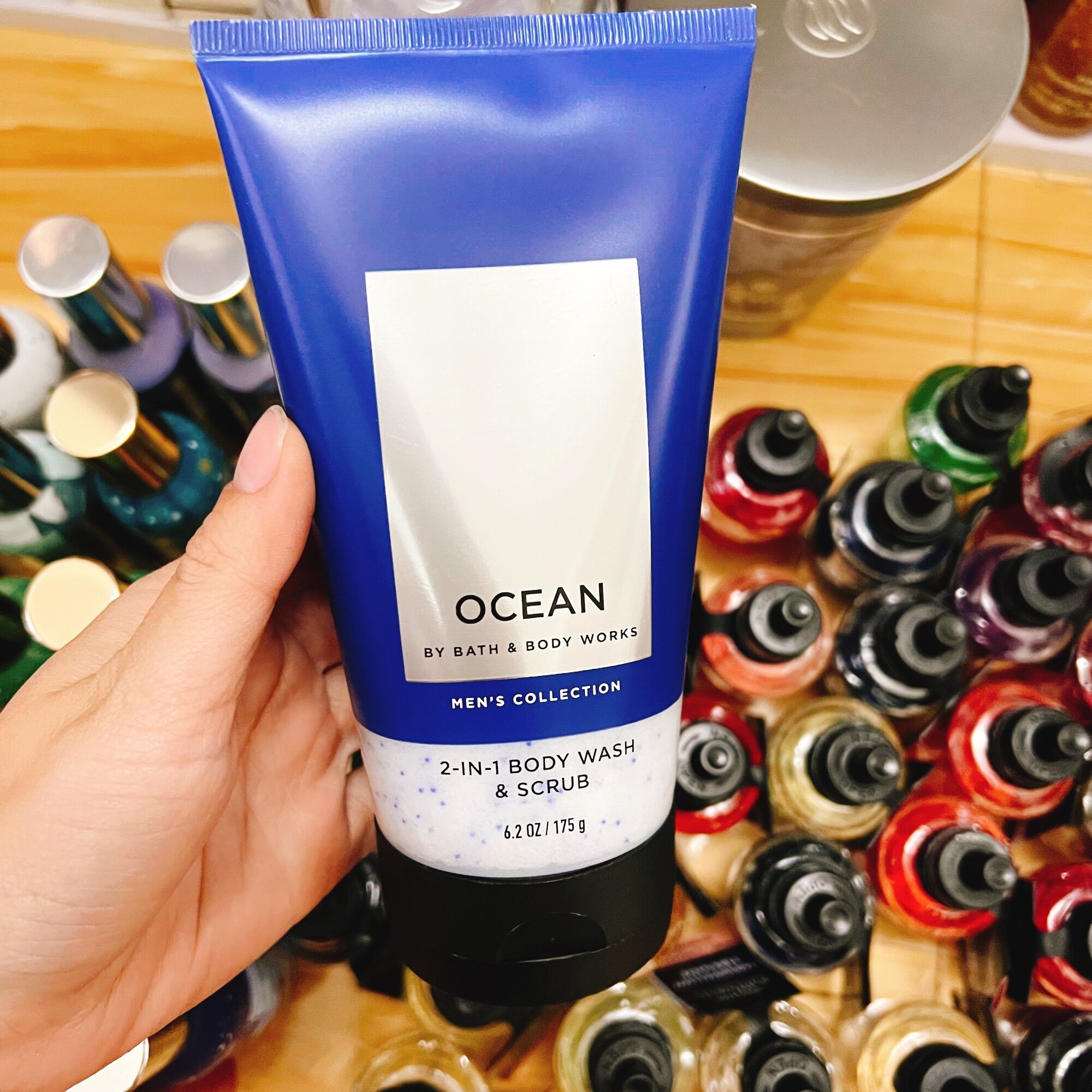 Sữa tắm tẩy tế bào chết Bath Body Works